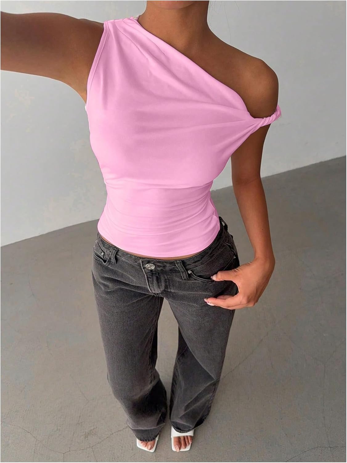 GORGLITTER Women's One Off The Shoulder Ruched Crop Tank Tops Dressy Casual Twist Strap Asymmetrical Summer Outfits - Image 5