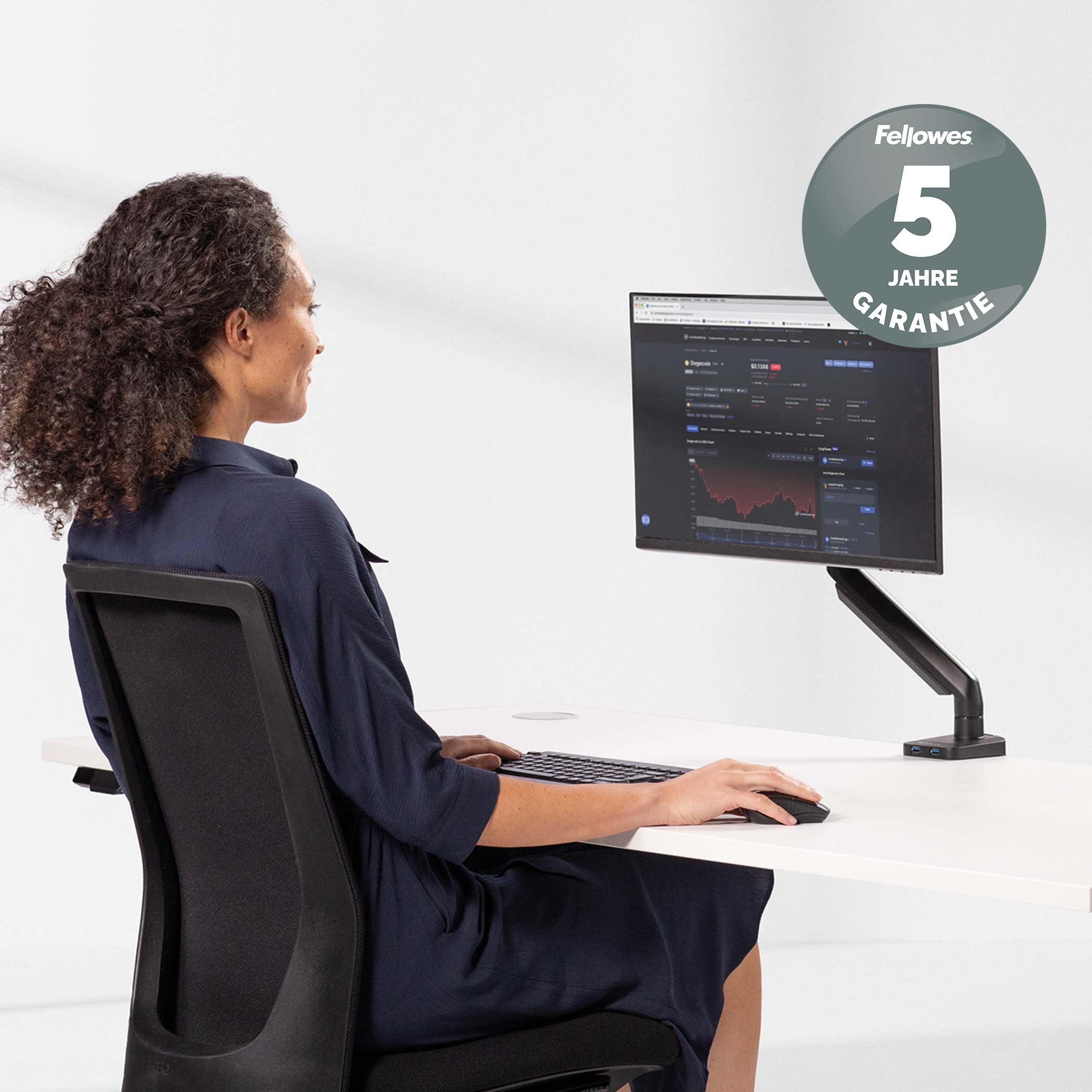 Fellowes Monitor Halterung für 1 Bildschirm bis 32 Zoll (81,28 cm) - Platinum Series Monitor Arm mit Gasfeder, USB Ports - Befestigung mit Klemme oder Kabeldurchlass - schwarz