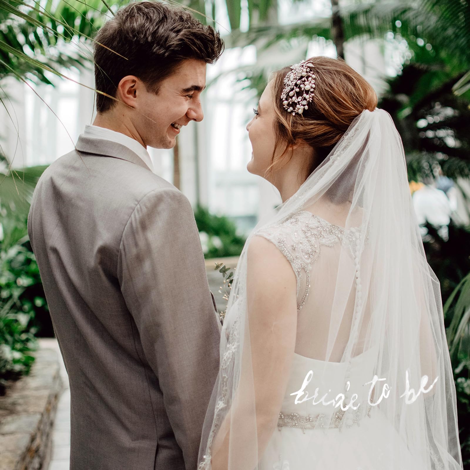 Ślubny welon ślubny z napisem "Bride to Be" i wstążką, biały welon ślubny ze złotym nadrukiem - zestaw na wesele i wieczór panieński, idealny na sesje zdjęciowe dla nowożeńców