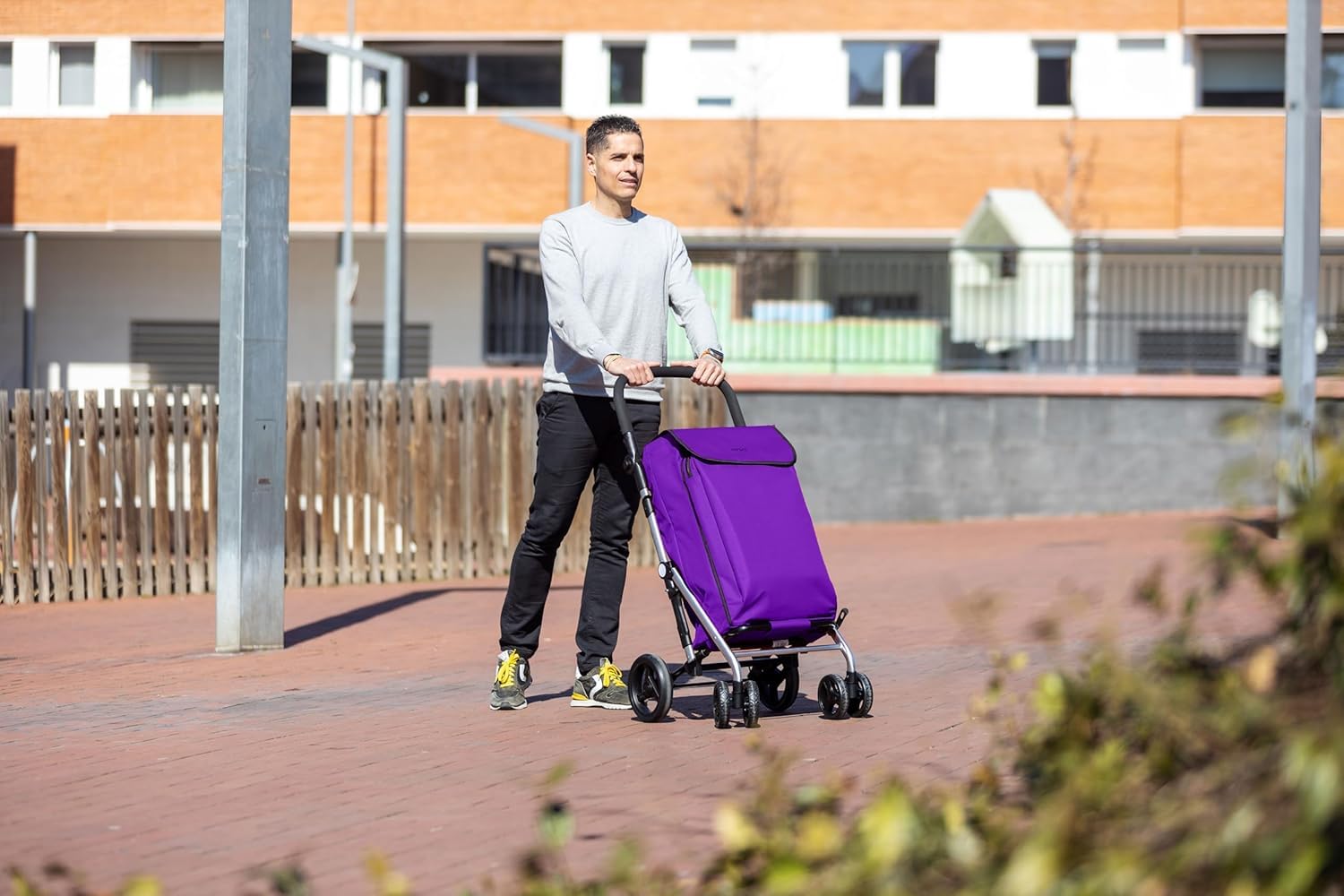 Carlett Chariot de Courses 4 Roues Pliable, Sac Amovible Grande Capacité 58 L / 32 kg et Sac Isotherme 12 L, Poignée Réglable, Frein de Sécurité, Convertible en 2 Roues, Lite Family, Violette