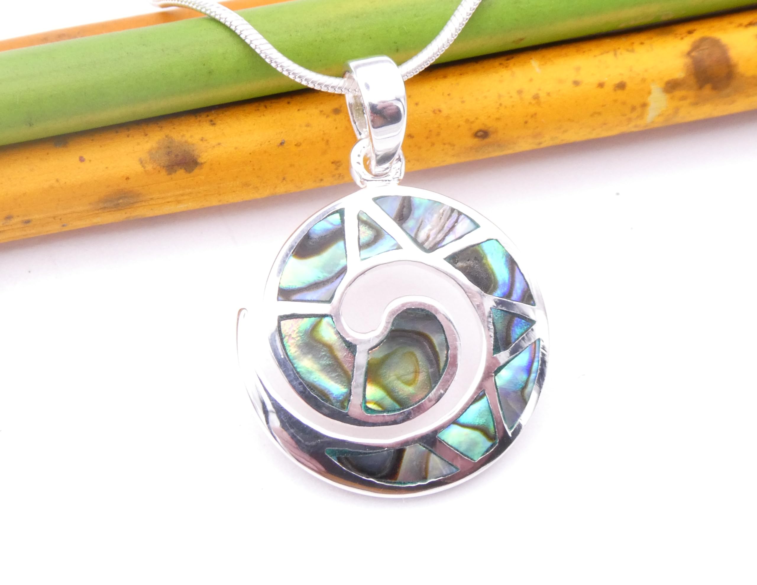 Colgante de plata, colgante de concha de abulón como espiral de plata de ley trabajada, regalo, joyas, mujer, amistad