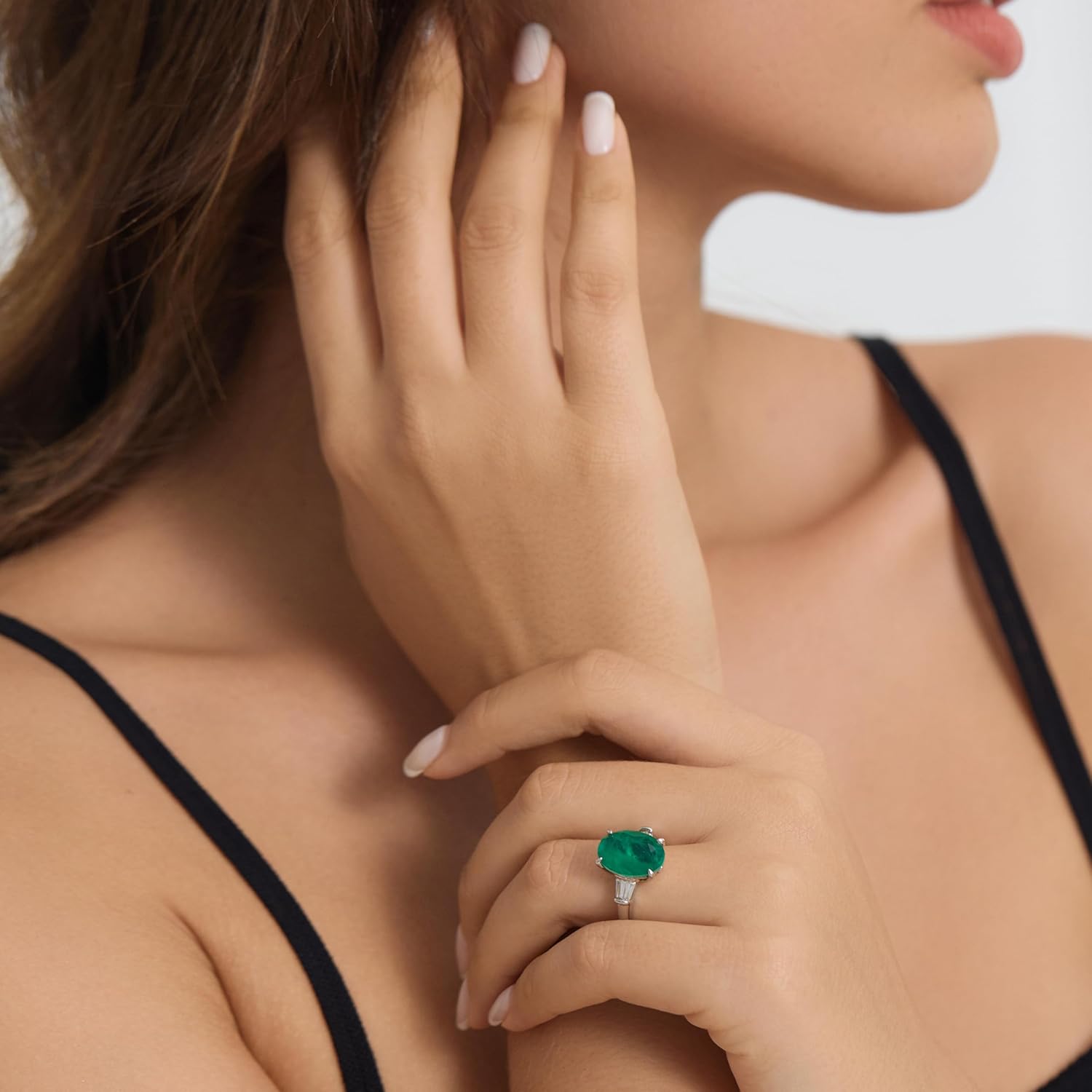 Michooyel S925 5.0ct Synthetic Emerald Engagement Ring for Women Oval Cut Trapezoid Accented Ring Sterling Silver Ring Band For Women - Image 5