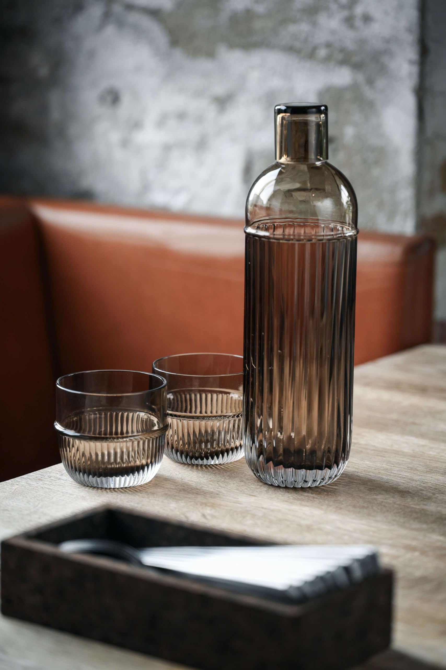 Carafe, 900 ml, conçue par Rikke Malling, verre fumé, carafe de service élégante pour la qualité restaurant