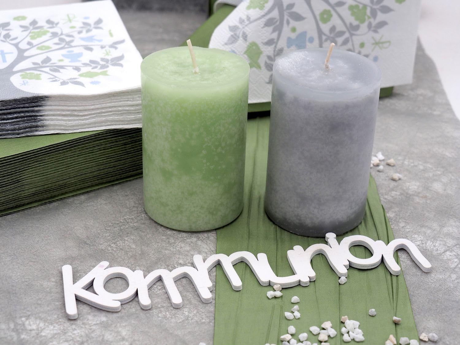 ZauberDeko Tischdeko Kommunion Konfirmation Grün Weiß Grau Baum des Lebens Set 20 Personen