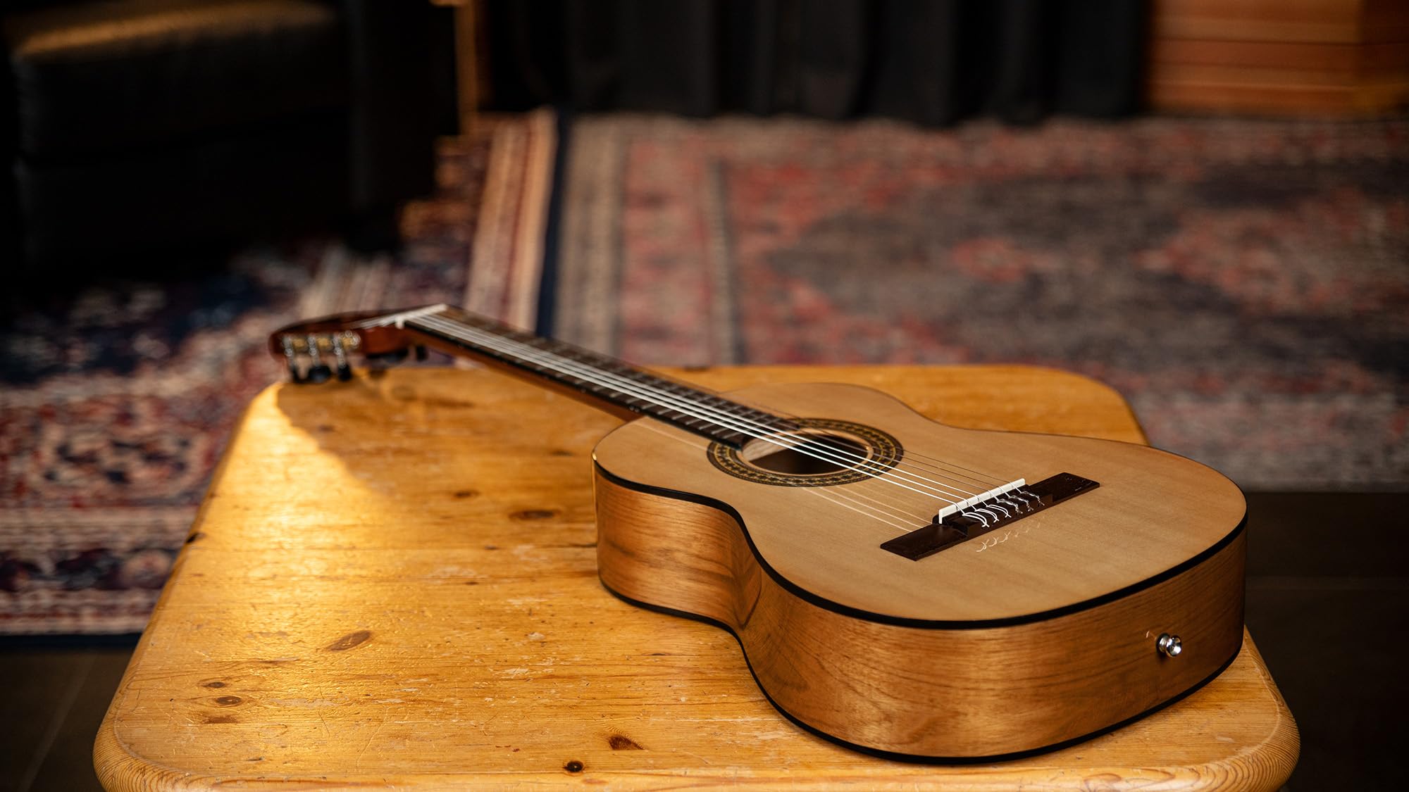 Ortega Guitars Konzertgitarre Einsteiger Set – Picker’s Pack – Inkl. Gigbag, Stimmgerät, Plektren, Gurt, Saiten, Ständer – Fichte, Katalpa, Natur (RPPC34)
