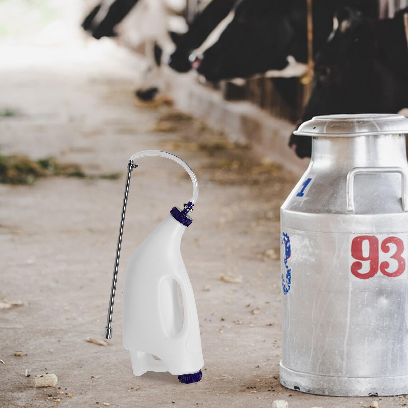Biberon per Vitelli 4l in Plastica Bianco per Farm | Adatto a Agnelli e Vitelli, Struttura Lattice Resistente All'usura, Accessorio da Allevamento per Uso Agricolo