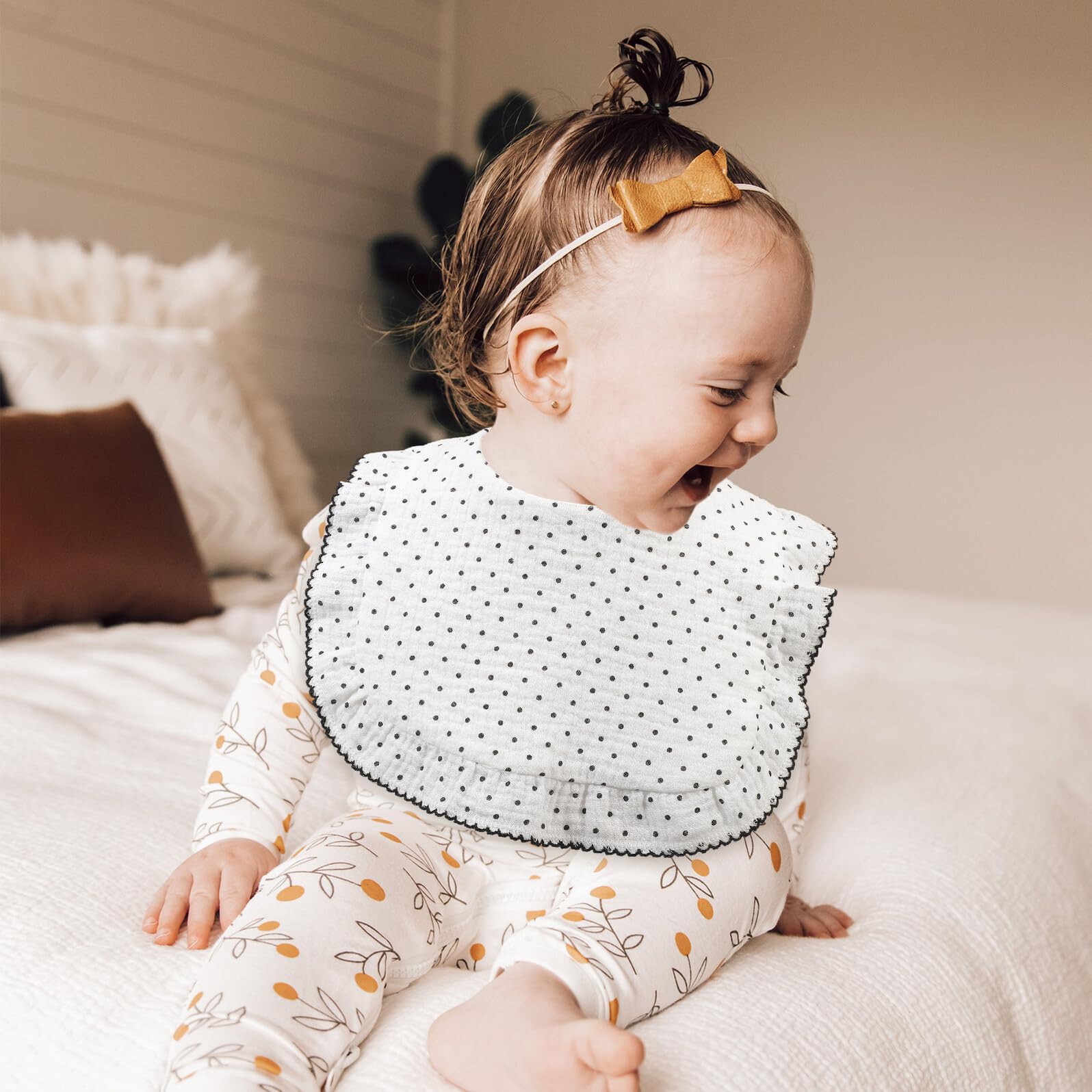 Bavoir Coton Doux à Pression Protection Anti-bave et Salive Né Fille Motif Pois Blancs avec Broderie Confortable et Ajustable