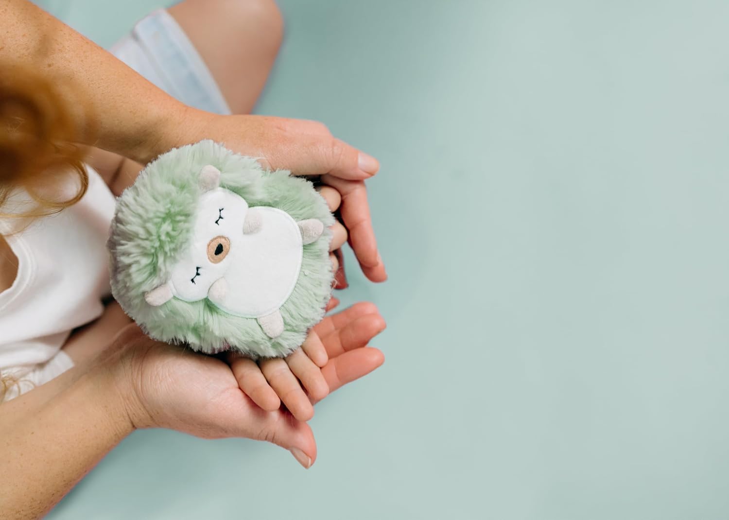 Slumberkins Glow in The Dark Tote with Hedgehog Mini Plush & Sky Bunny Mini Plush – Holiday Basket with Cuddly Plush Toys for Kids – Encourages Confidence & Imaginative Play