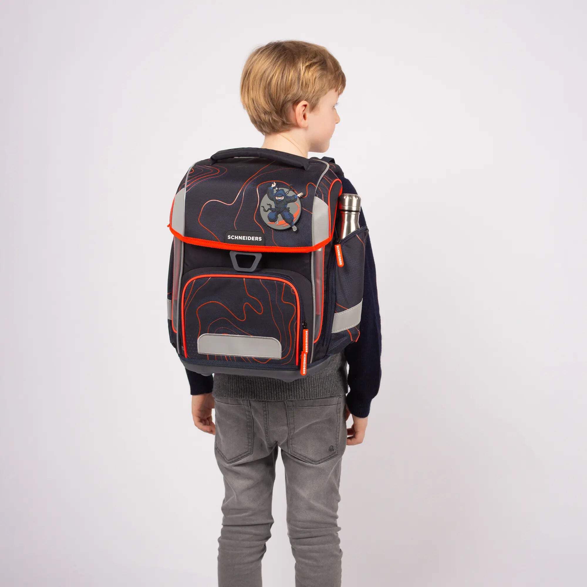 Schneiders Ergolite Schultasche Ninja Revenge – 9-teiliges Schulranzen Set für Jungen – Ergonomisch, Leicht (1,2 kg), Mit LED-Leuchtstäben, Reflektoren & Zubehör – 22L Volumen