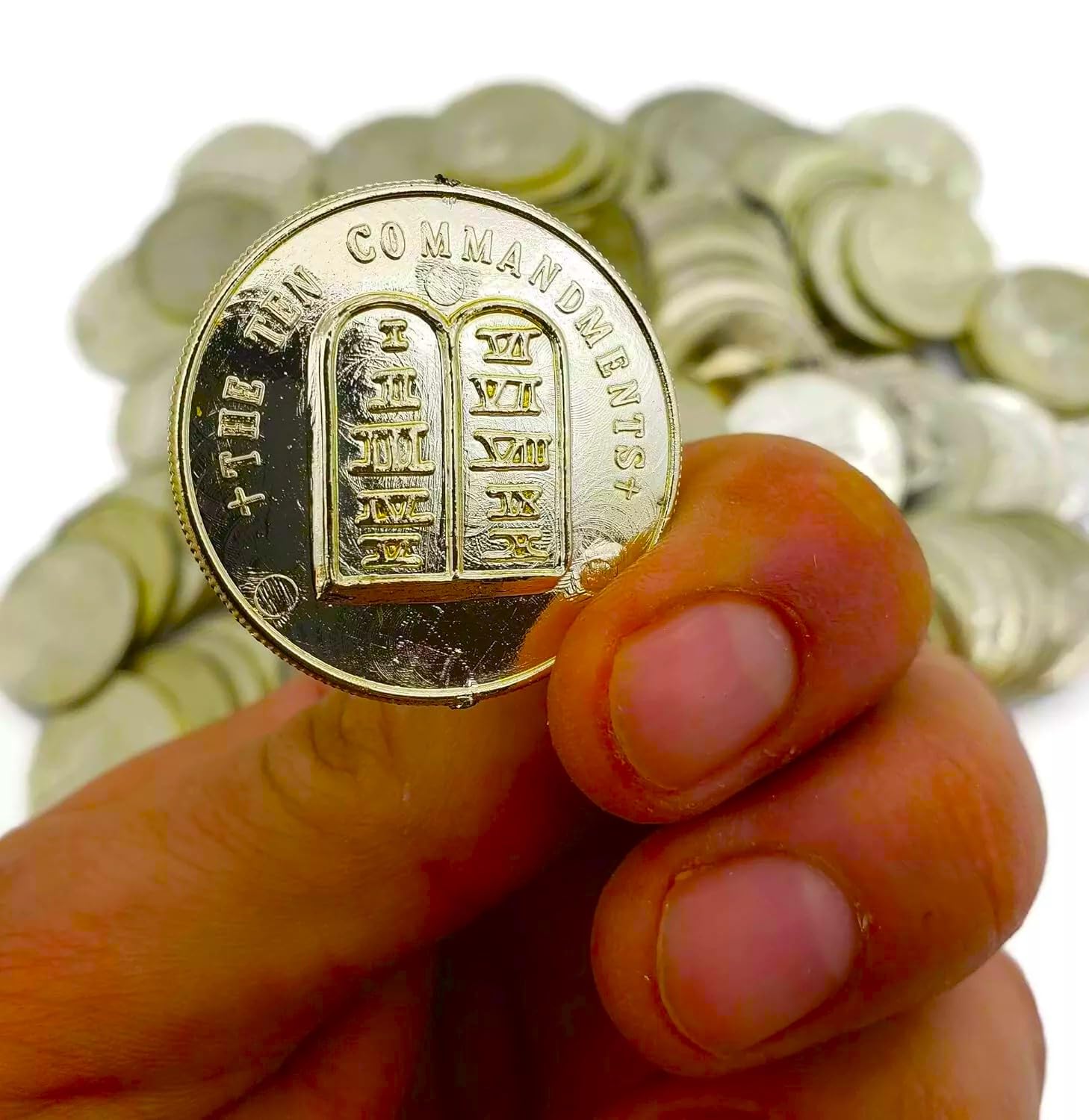 Amazon.com: 144 入基督教聖經宗教金屬塑膠金幣(1.2 吋) 11 種不同設計。 3D 形狀。 Christian Messages(英文版)  淺金色: 玩具和遊戲