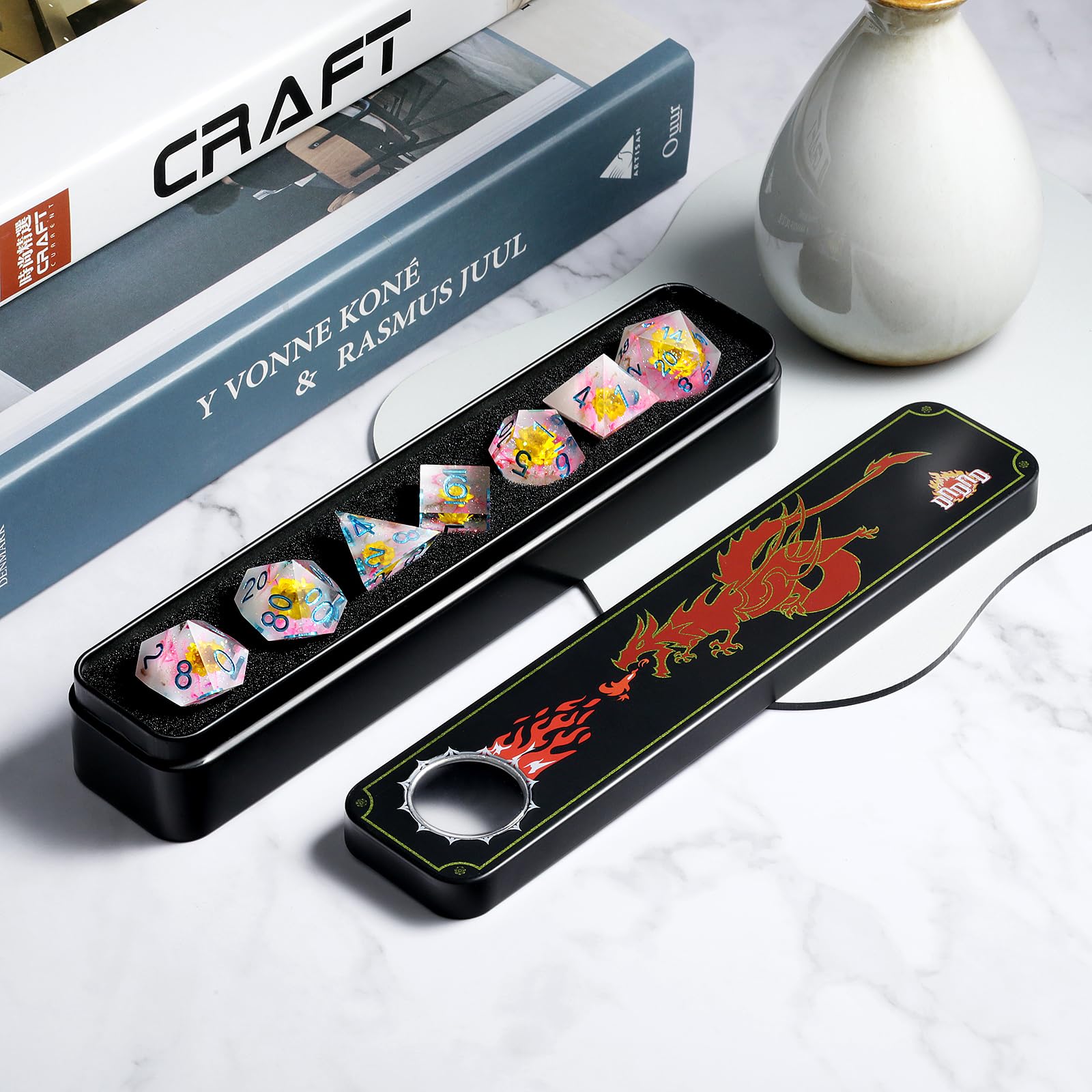 Juego de dados de resina DND DNDND hecho a mano con borde afilado de flores con estuche de regalo para juegos de mesa de calabozos y dragones de D&D (crisantemo)