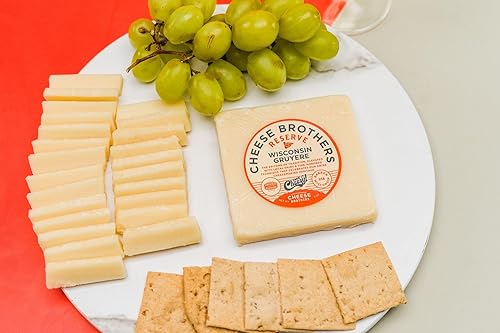 Vista 99 de Cheese Bros Game Day Caja de regalo de lujo Fresco de Wisconsin Incluye goudas, cuajada, queso cheddar envejecido de 8 años, mostaza, salchicha