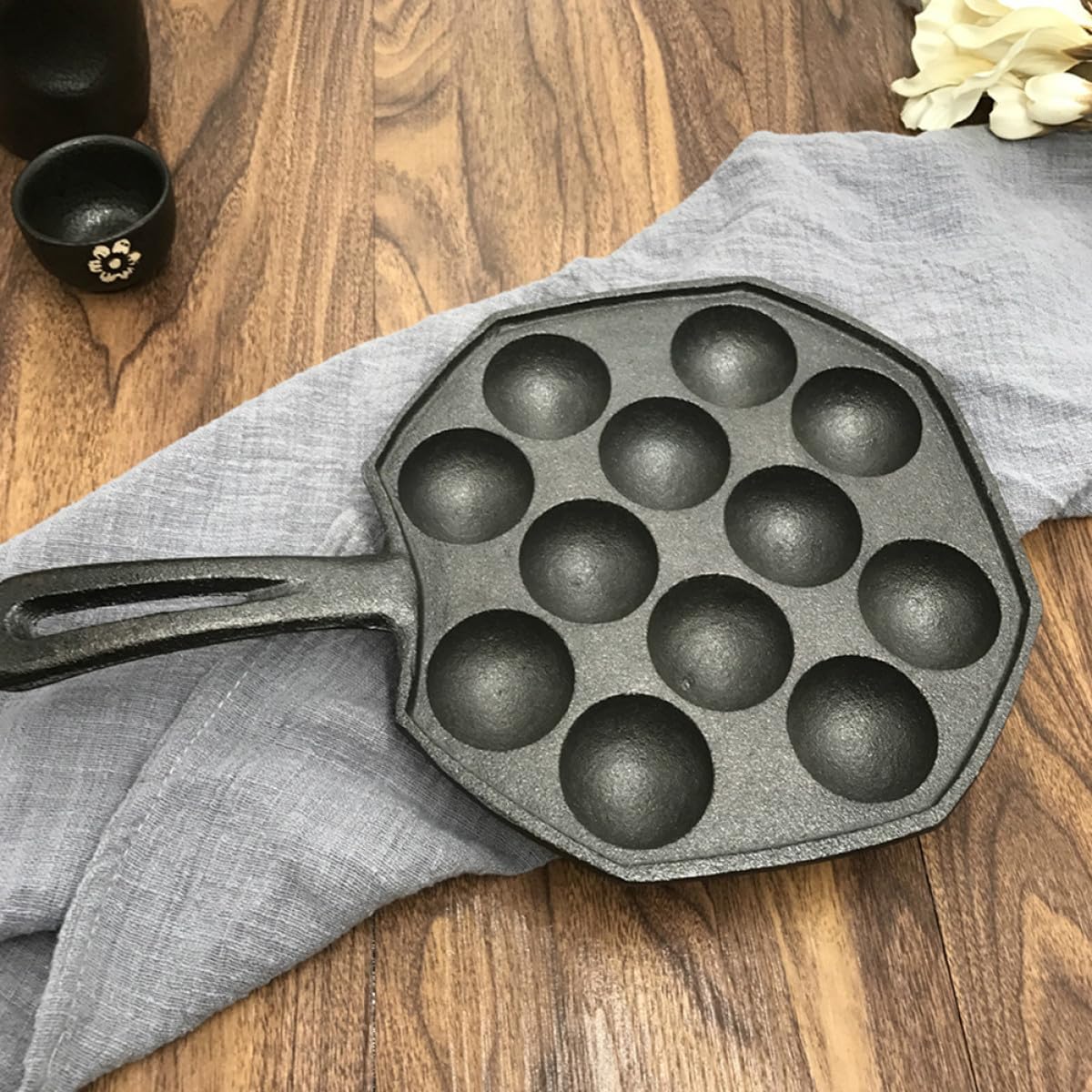 2 Stück Takoyaki Pfannen aus Gusseisen 12 loch Antihaft Backform für Oktopus Fleischbällchen Langlebiges Kochgeschirr für Gas und Induktionsherde Küchenzubehör für Familien