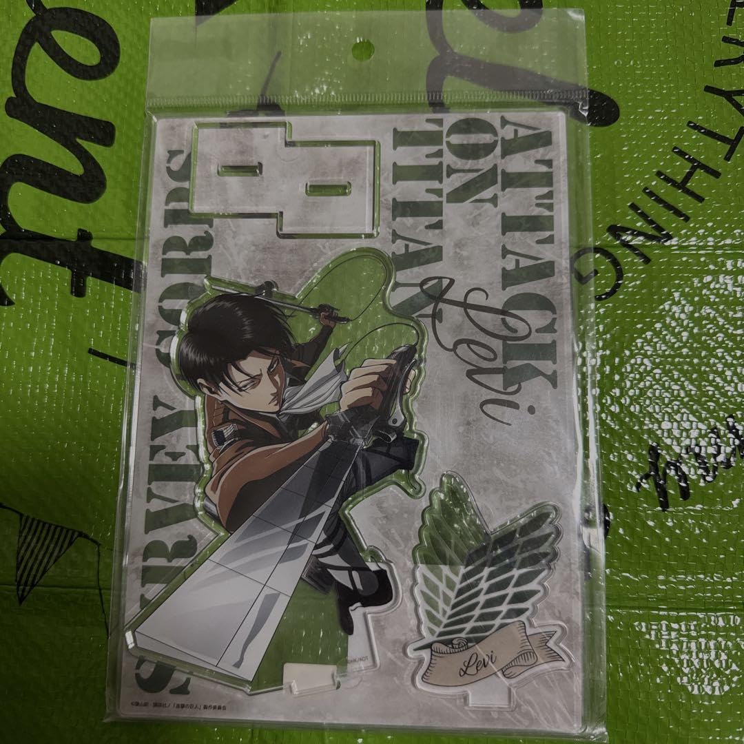 Amazon.co.jp: 進撃巨人 リヴァイ兵長 アクリルジオラマ attack
