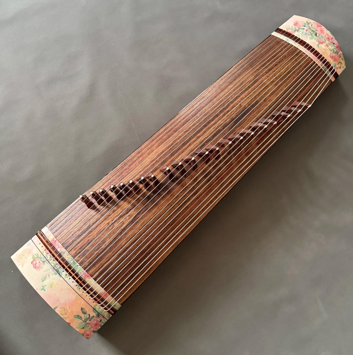 Guzheng 135 cm 21 Saiten Zither Rosenmuster Klavierbackfarbe Prozess Chinesische Saiteninstrumente