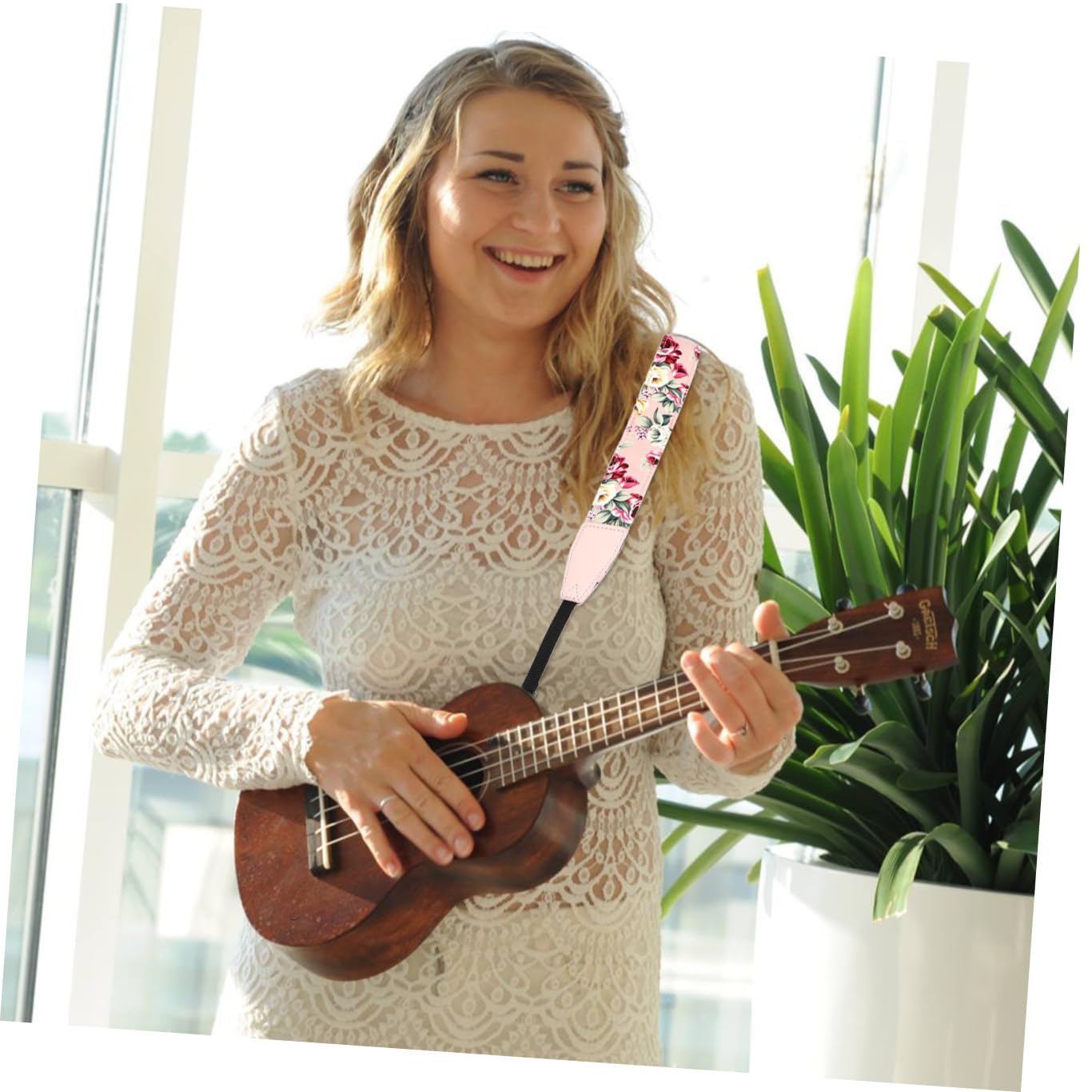 DECHOUS Verstellbarer Zufälliger Hawaii Ukulelengurt aus Stil im Nylon Hoher mit Faltbeständigkeit Rosa Farbe Geeignet für Kinder und Erwachsene bei Auftritten oder Jedem Anlass