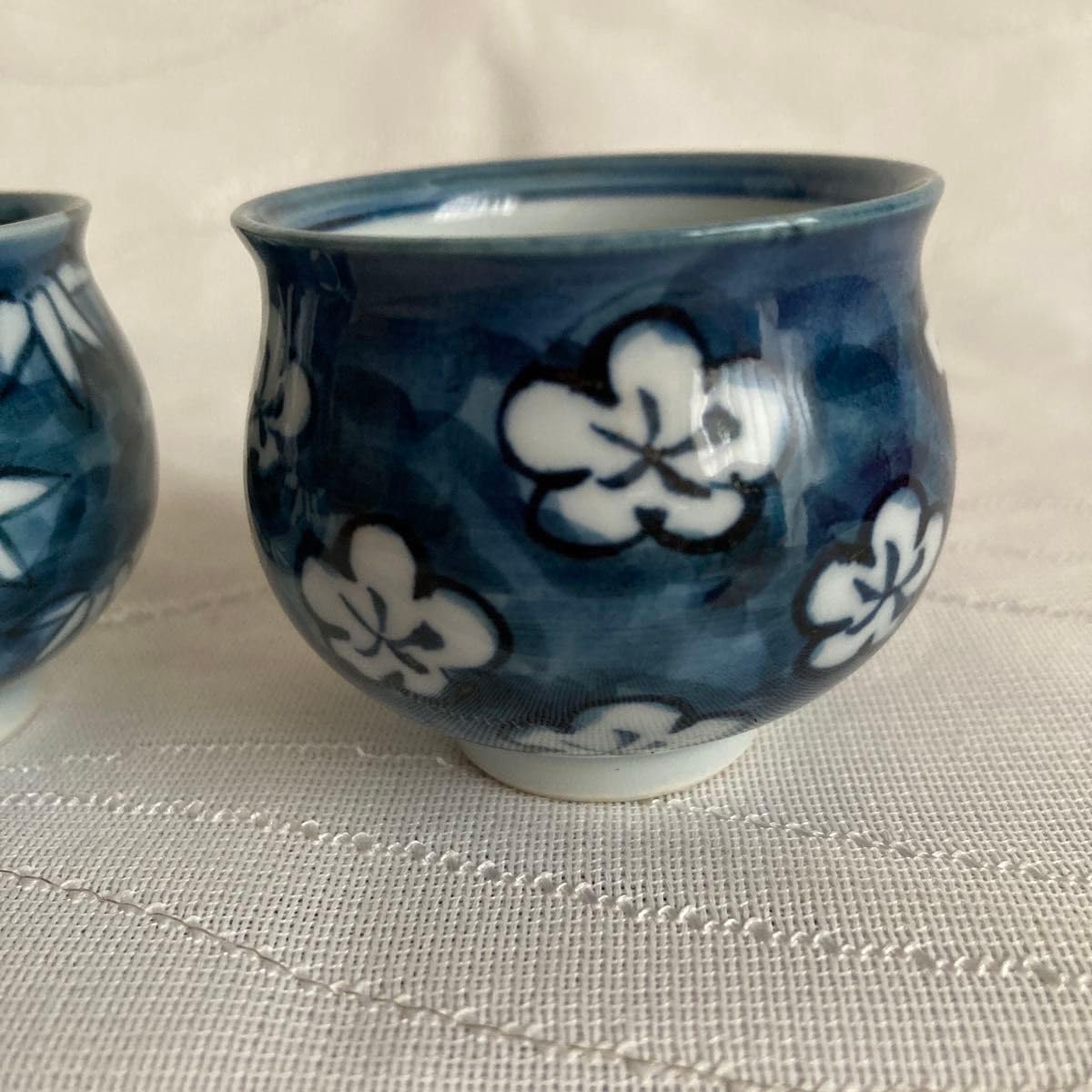 有田焼 源右衛門窯 松竹梅湯呑み、お茶碗 源右衛門窯 梅紋柄湯呑み茶碗