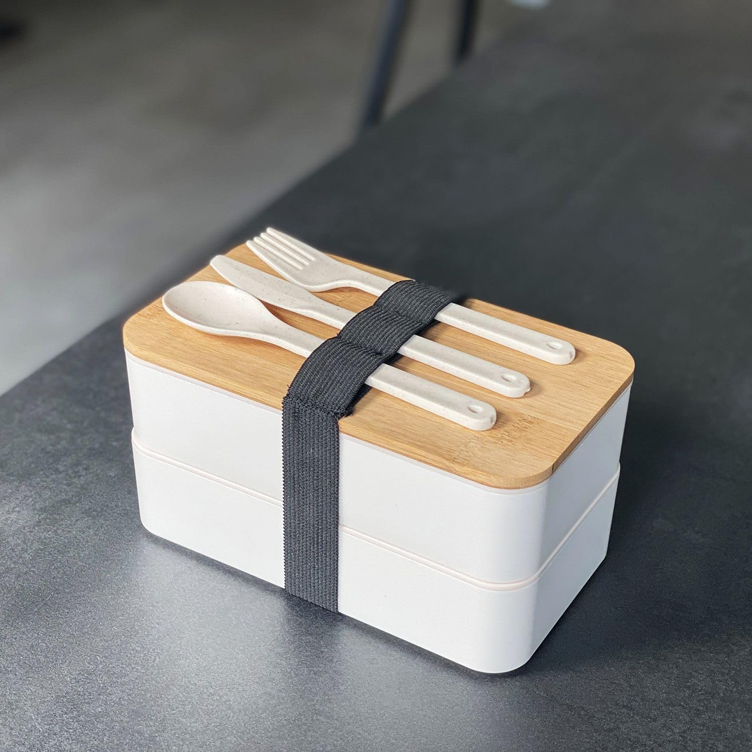 INTIRILIFE Bento Box Mit 3 Fächern – 18,5 X 10,5 X 9,3 Cm, Inkl. Besteck | Mikrowellengeeignet, Sicher Verschließbar Für Schule & Büro