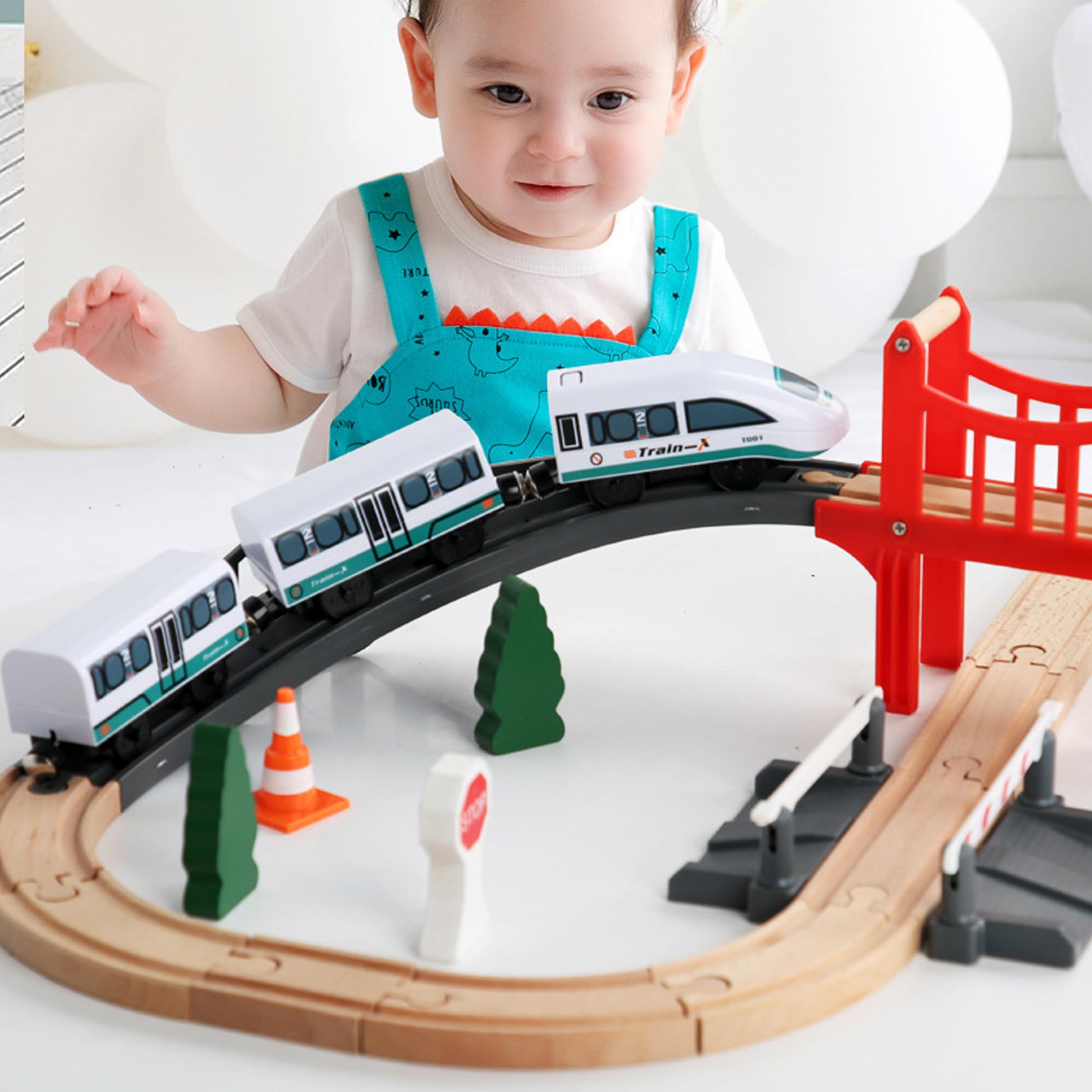 Trenino a batteria per binari in legno, set di trenini giocattolo fai da te da 42 pezzi