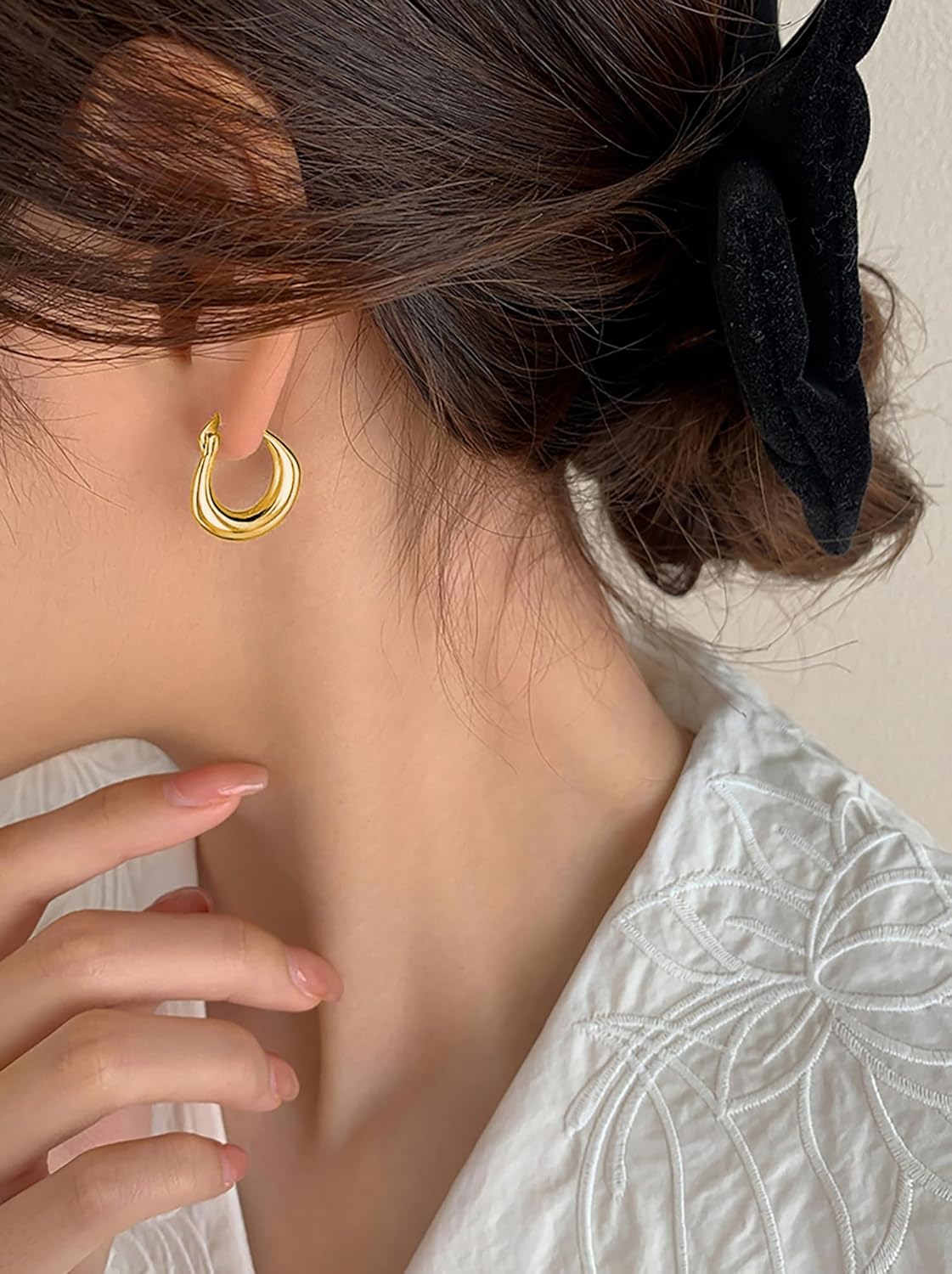 Reffeer 925 Sterling Silver Chunky Hoop Earrings for Women Teens Thick Hoop Earrings Minimalist Huggie Earrings Hypoallergenic - Image 3