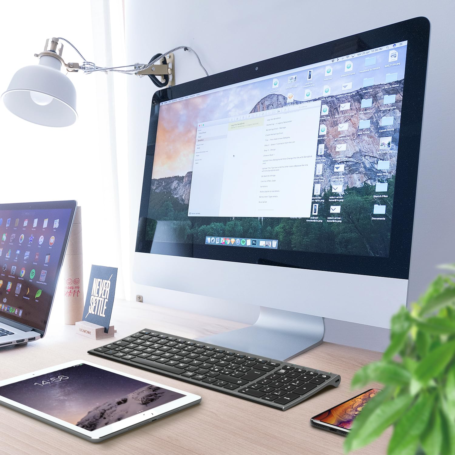 iClever Tastiera Bluetooth 5.1 Multi-Dispositivo Ricaricabile con Tastierino Numerico e Design Ergonomico per Mac OS, Android, Windows