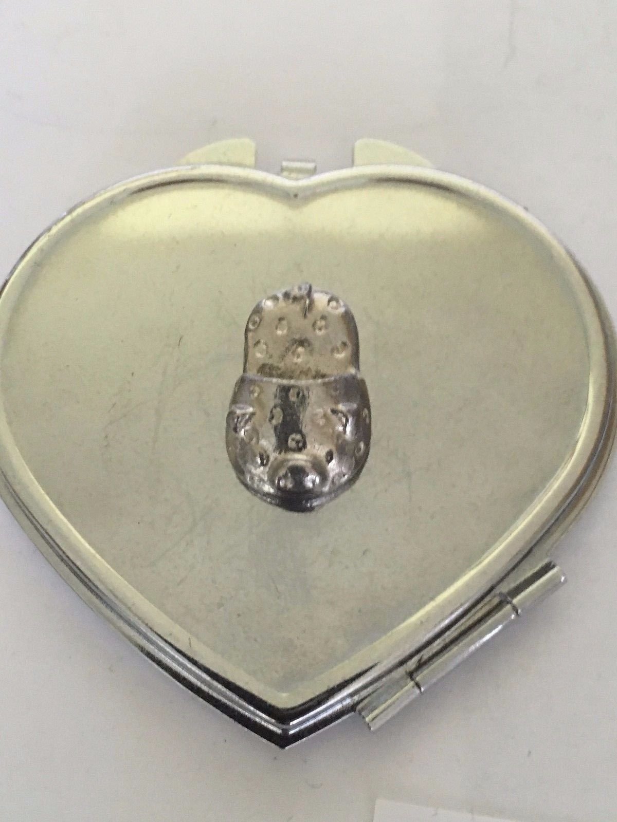 Miroir compact en étain anglais cœur chromé avec motif chaussons cochon mignon TG91