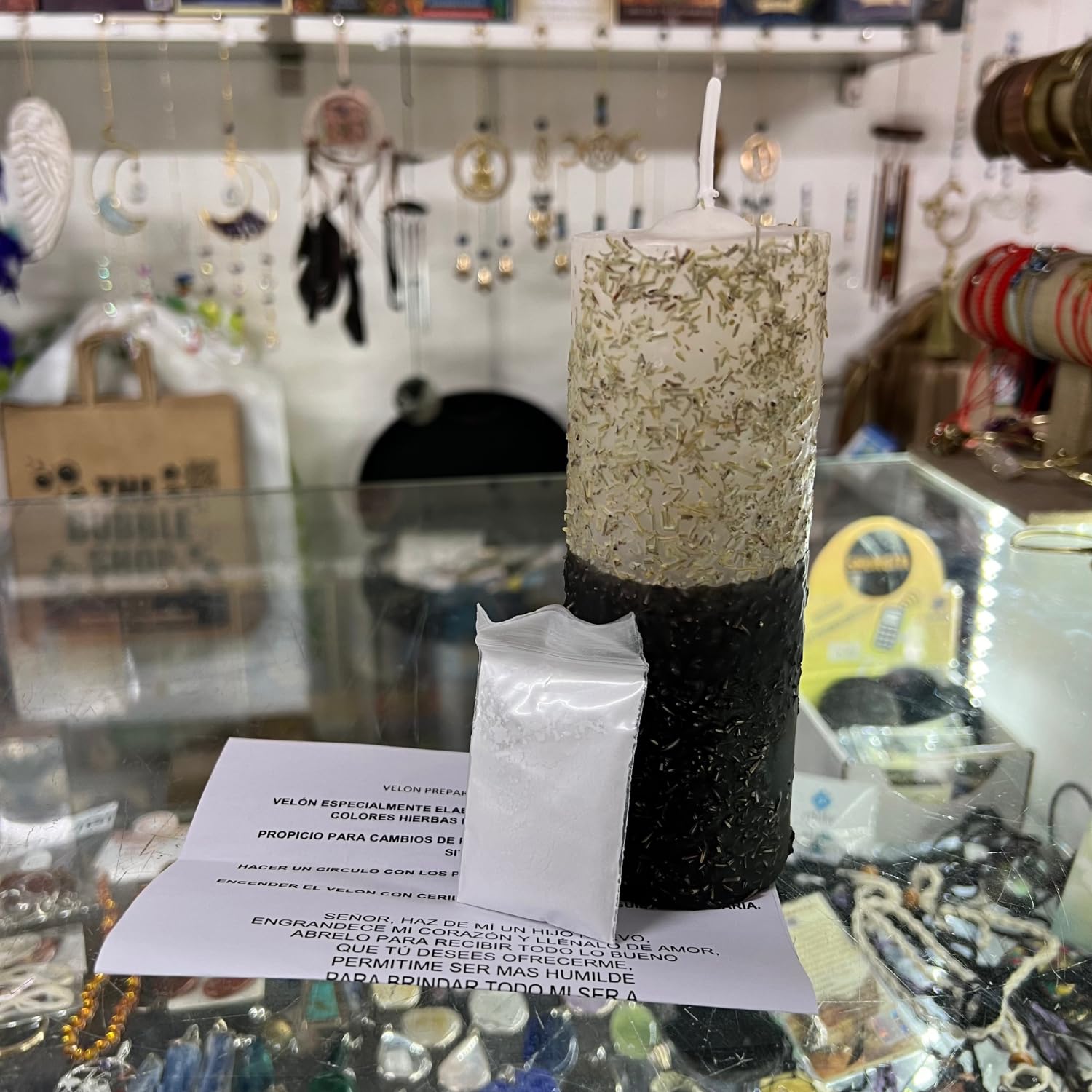 Velón Cambia de Rumbo para Cambiar el Rumbo de las Situaciones o Personas | Velón Ritualizado Herbóreo Blanco y Negro con Polvos Especiales e Instrucciones de Uso con Oración.