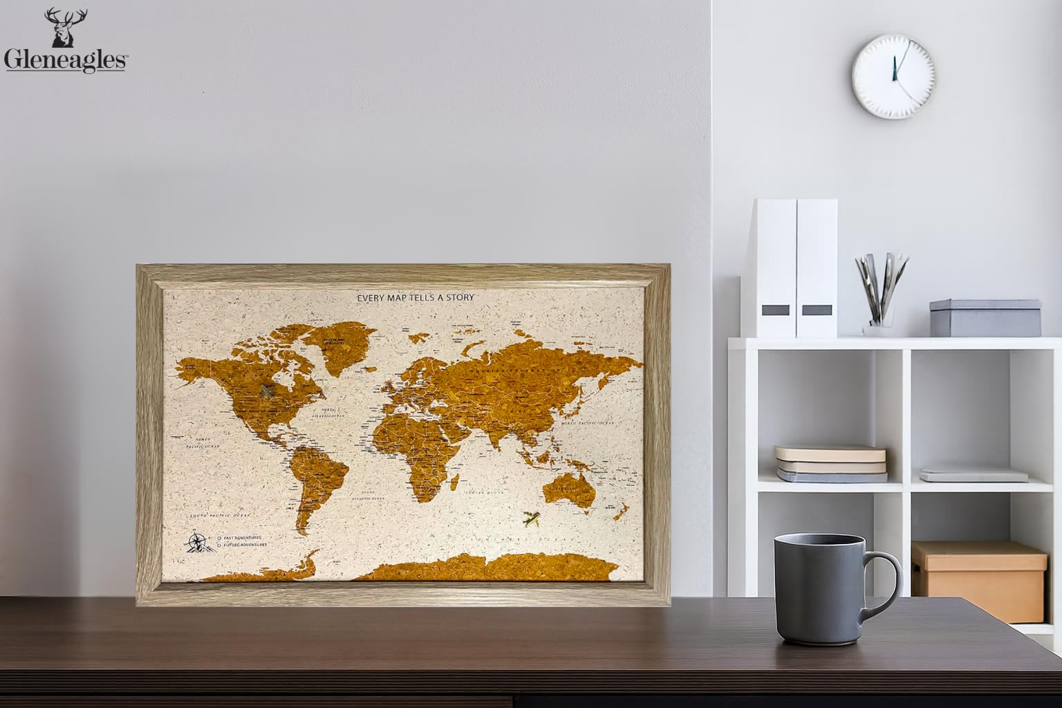 Gleneagles Weltreisekarte & Pinnwand, gerahmte Pinnwand, Kork-Holz-Design, 100 Pinnnadeln im Lieferumfang enthalten, personalisierbares Wanderlust-Dekor für Reisende (Beige)