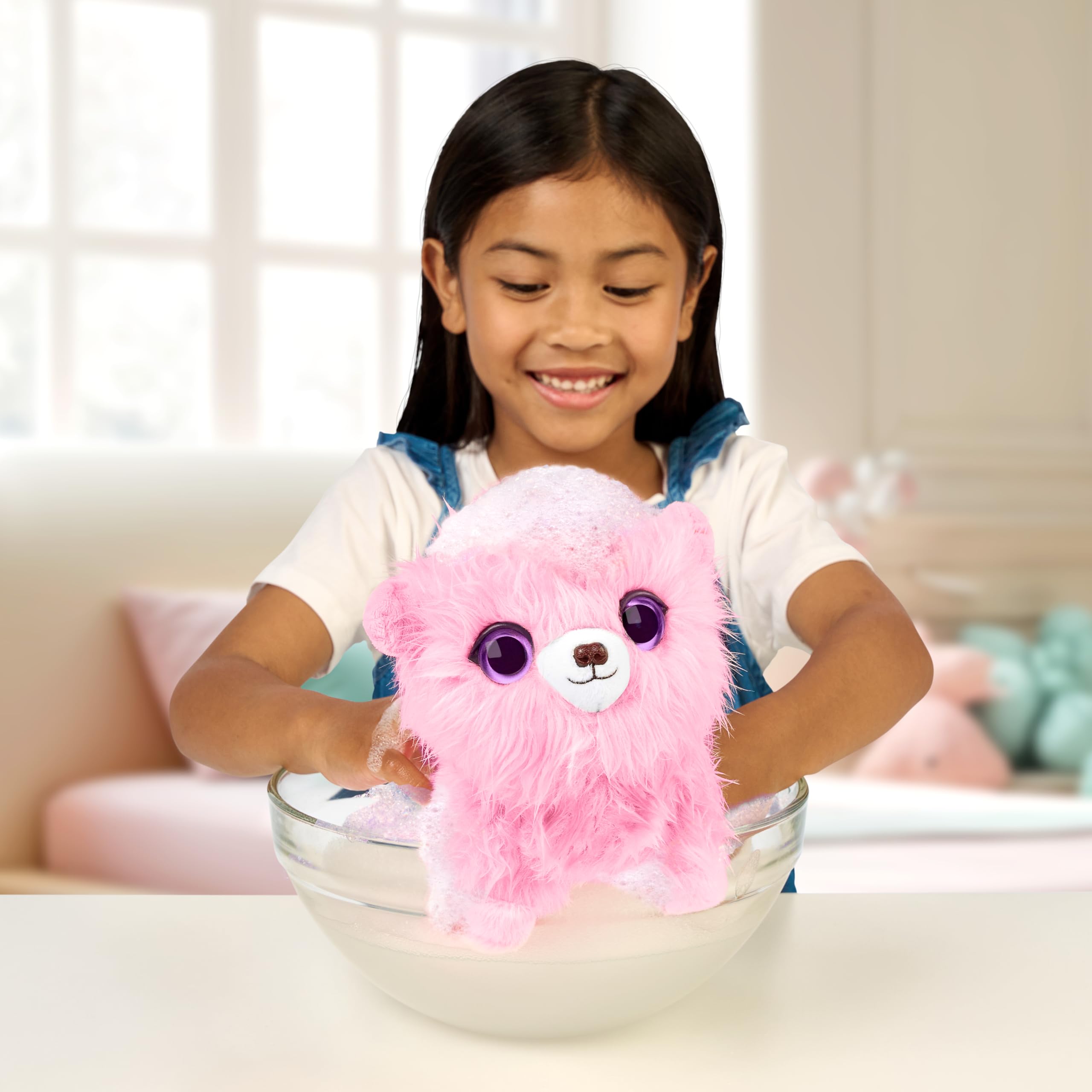 SCRUFFALUVS Little Live Pets Scruff Mascota Rosa - Peluche Sorpresa, 19 cm - Lava para Descubrir 1 de 3 Mascotas rescatadas: Perrito, Conejito o Gatito - Incluye un transportín Deluxe de 22 cm