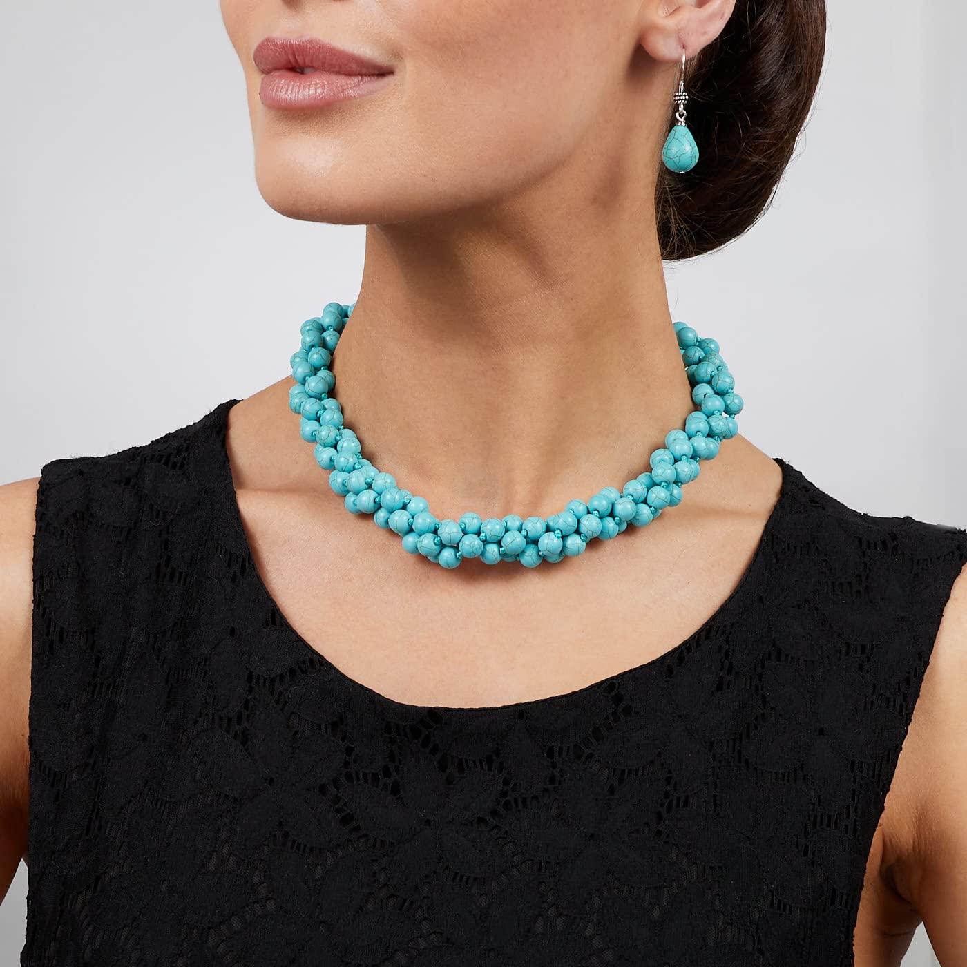 Superbe collier de perles rondes de 8 mm avec trois rangées de pierres turquoises pour femme.