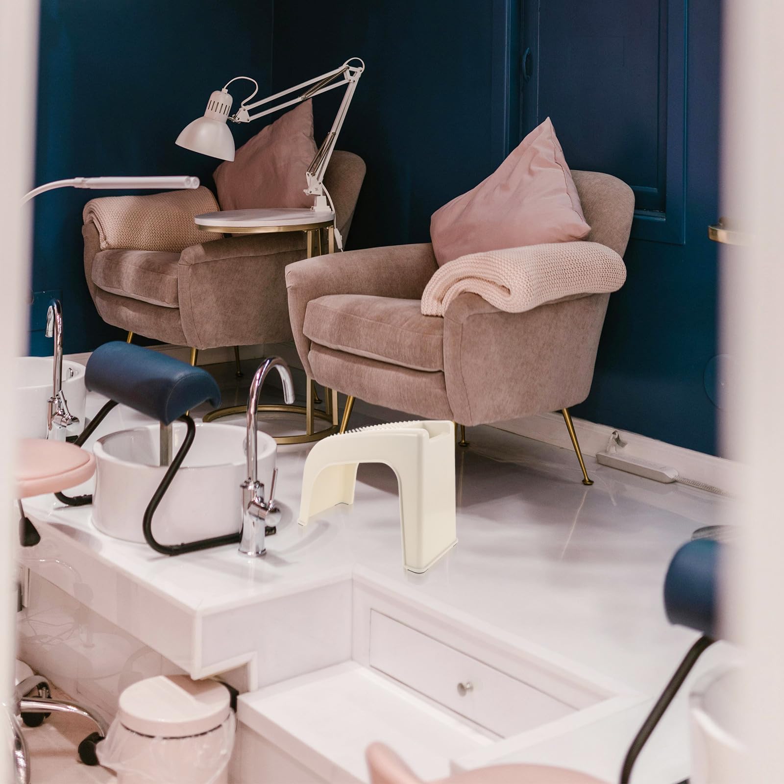 Fußstütze im Minimalistischen Design rutschfeste aus Kunststoff Leichter Duschfußhocker für Maniküre und Pediküre für Badezimmer und Zuhause