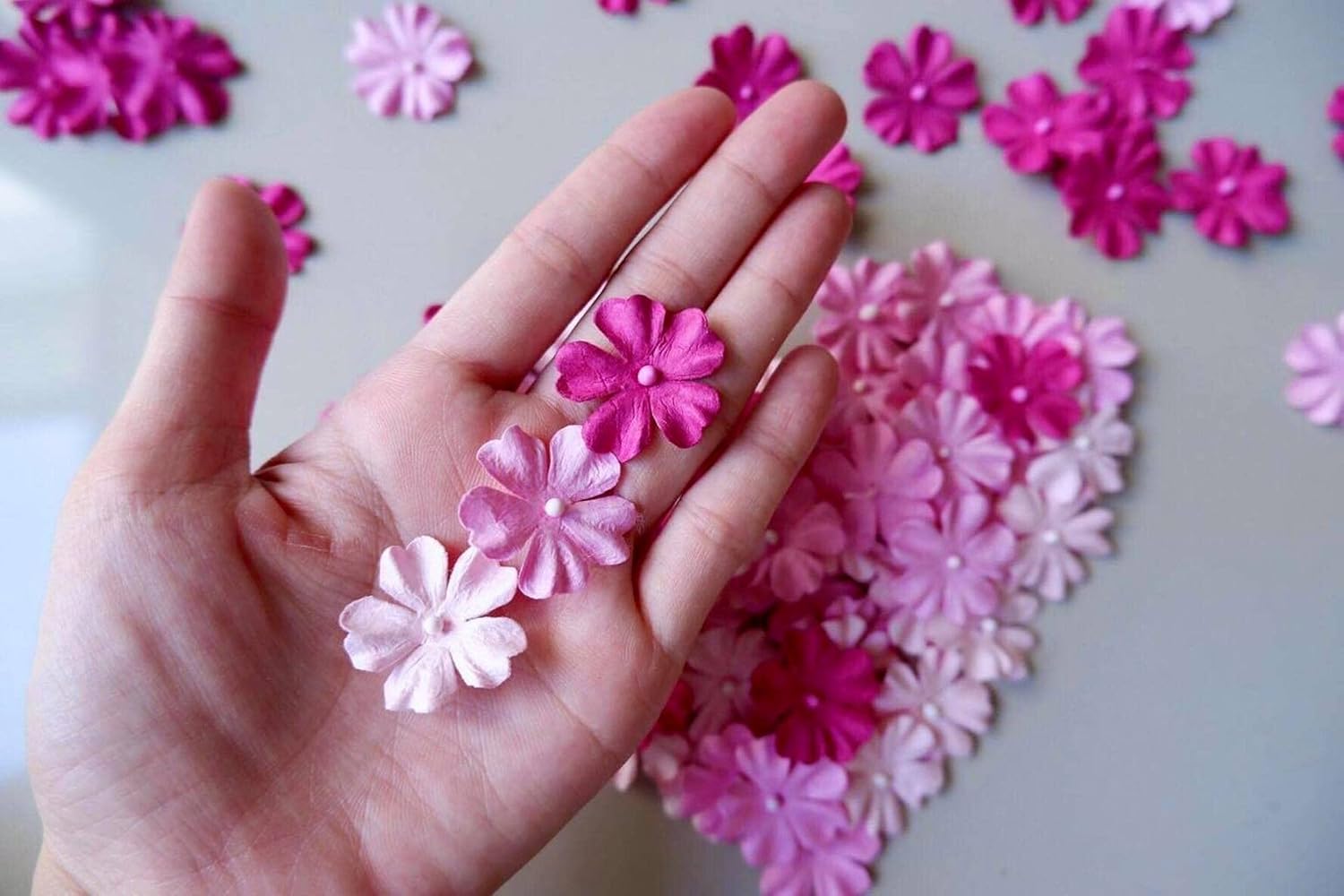 100 pcs Flat Paper Flowers for Crafts 25mm Mulberry Flowers for Crafts Scrapbooking Wedding Card Supplies Embellishment Craft Flowers Pressed DIY Gifts (Pink Tone)