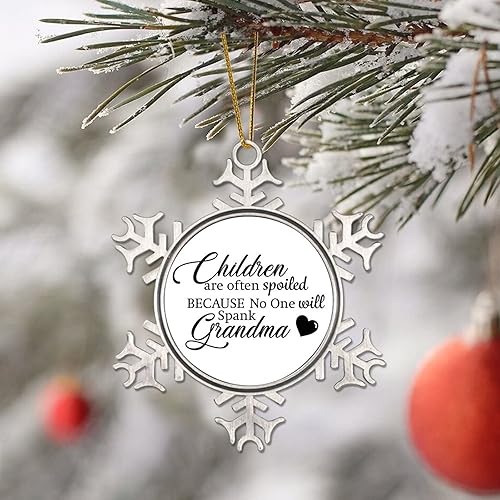 Miniatura 4 de Los niños son a menudo mimados porque nadie lo azotará a la abuela, adorno de copo de nieve de metal para árbol de Navidad, decoración colgante de