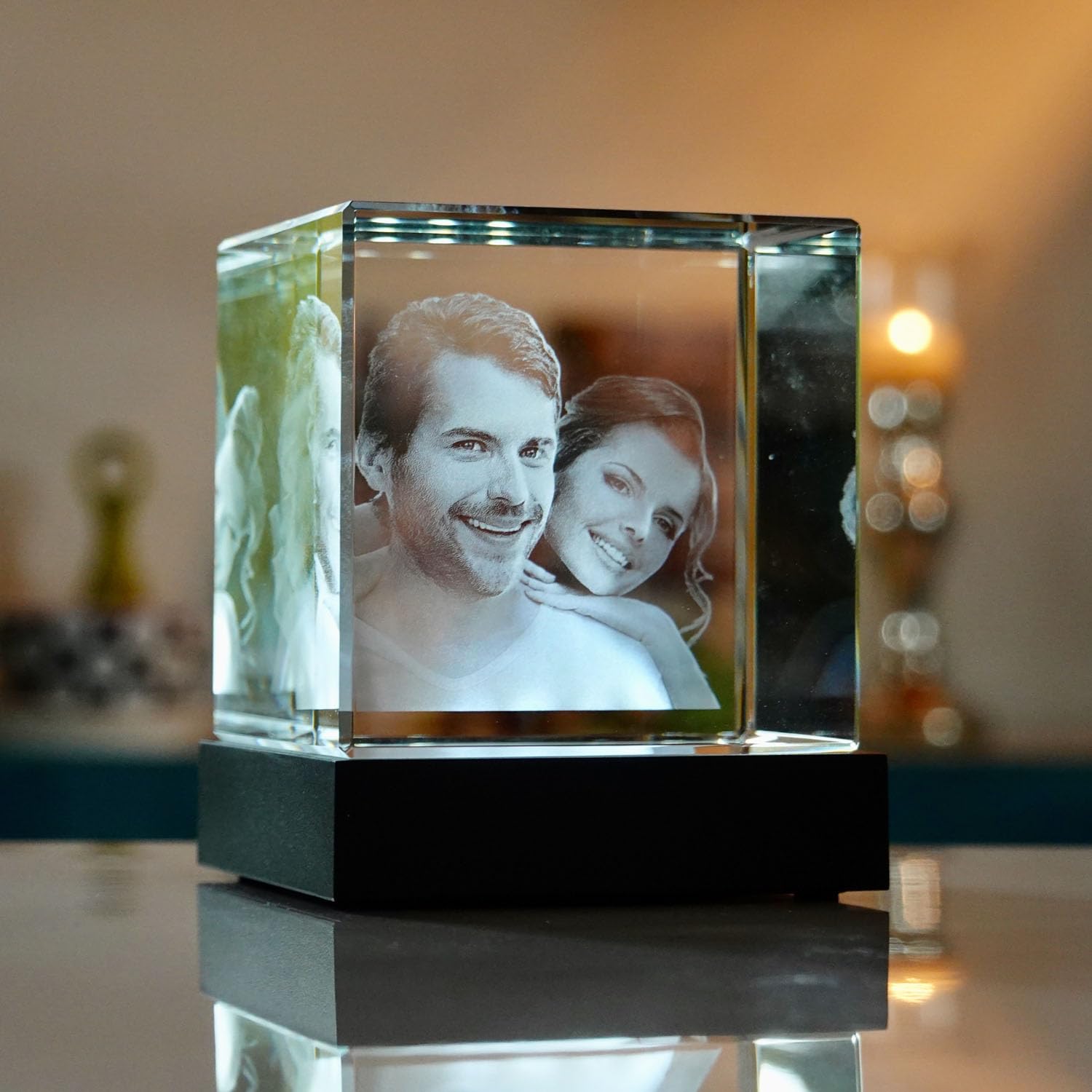 contento | 3D Kristall Würfel | Dein Foto Portrait in Glas graviert | 1-2 Personen/Tiere |3D Kristallfoto als Geschenk zum Geburtstag, Weihnachten, Hochzeit, inkl. Leuchtsockel | Größe M (6x6x6cm)