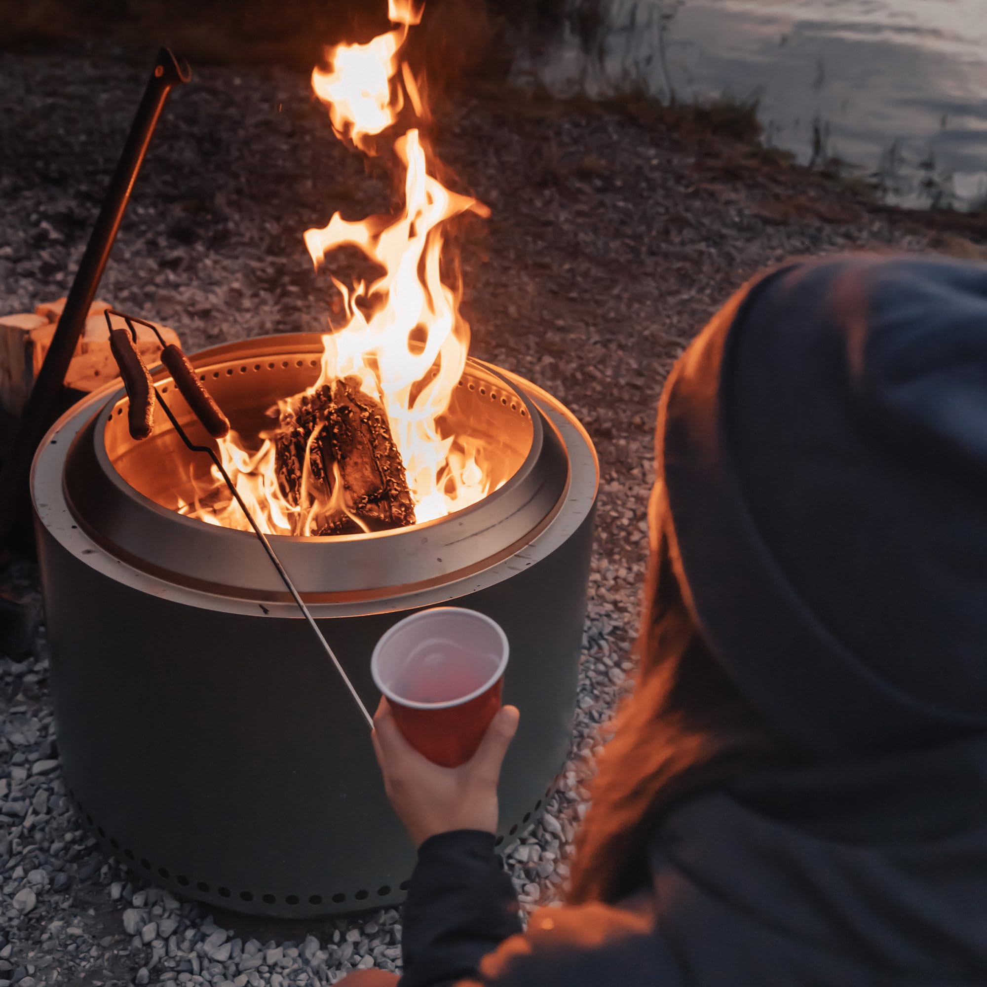 Solo Stove Feuerschale Yukon 2.0 mit Standfuß | Feuerstelle für Raucharme Holzverbrennung, Herausnehmbare Auffangschale, Mobile Outdoor Feuertonne, Edelstahl, 68,5 x 50,5 cm, 20 kg, Grün