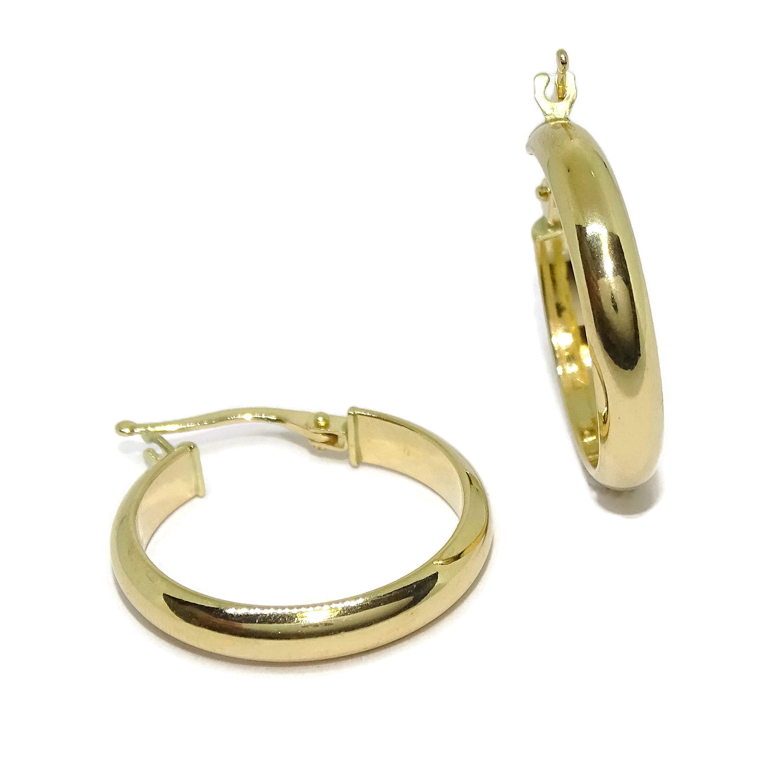 Orecchini a cerchio in oro giallo 18 K con tubo mezza canna da 4 mm di larghezza per 2,3 cm di diametro esterno. 2,10 gr di oro 18 k; un regalo davvero speciale per donna., Oro 18 carati