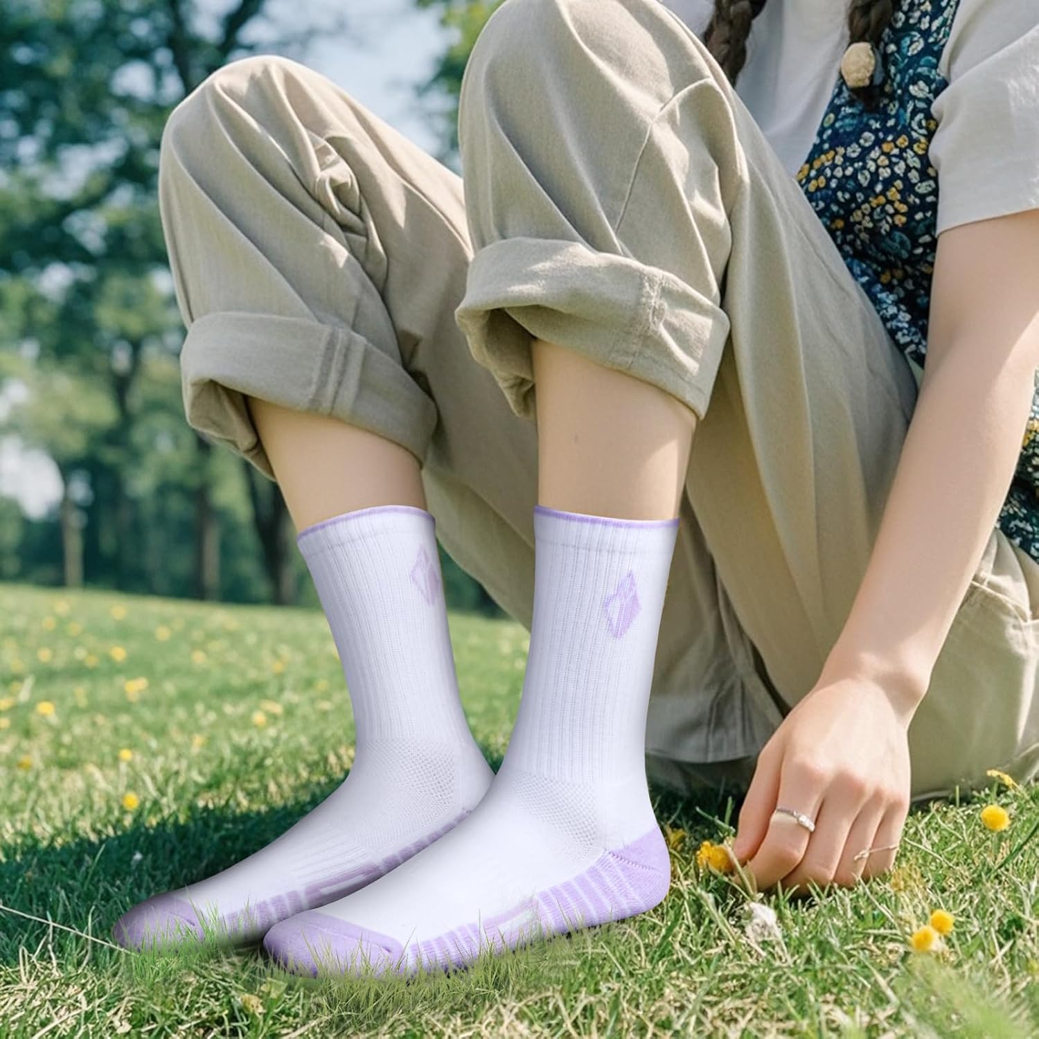 YUEDGE Women's Cushioned Crew Socks, Moisture Wicking Atheltic Socks
