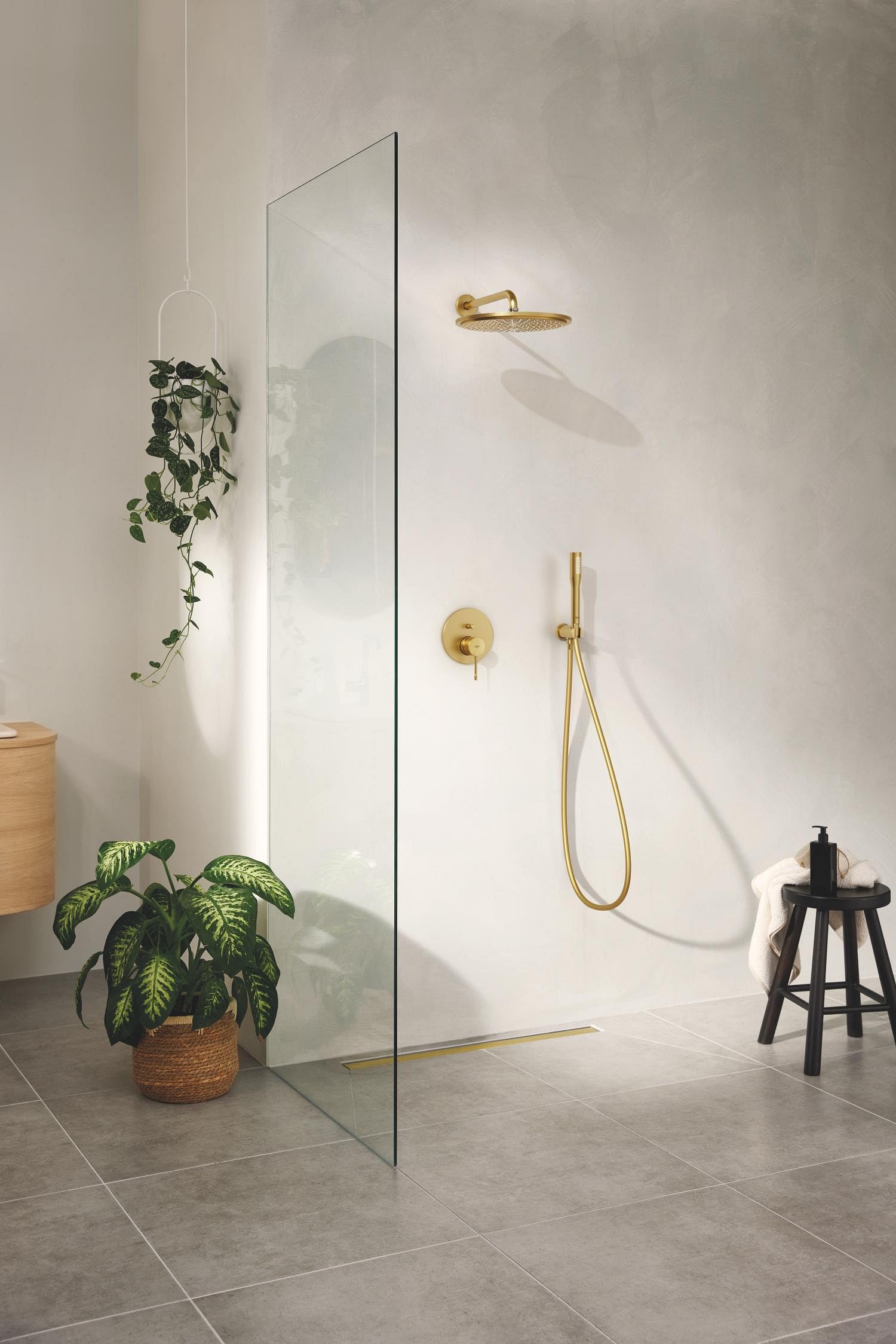 GROHE Rainshower Codo de Salida de Ducha con Soporte para Teleducha y Embellecedor Redondo Ø 48 mm, Rosca de Conexión Macho 1/2", Montaje en Pared, Protección contra Retorno, Oro, 26658GN0