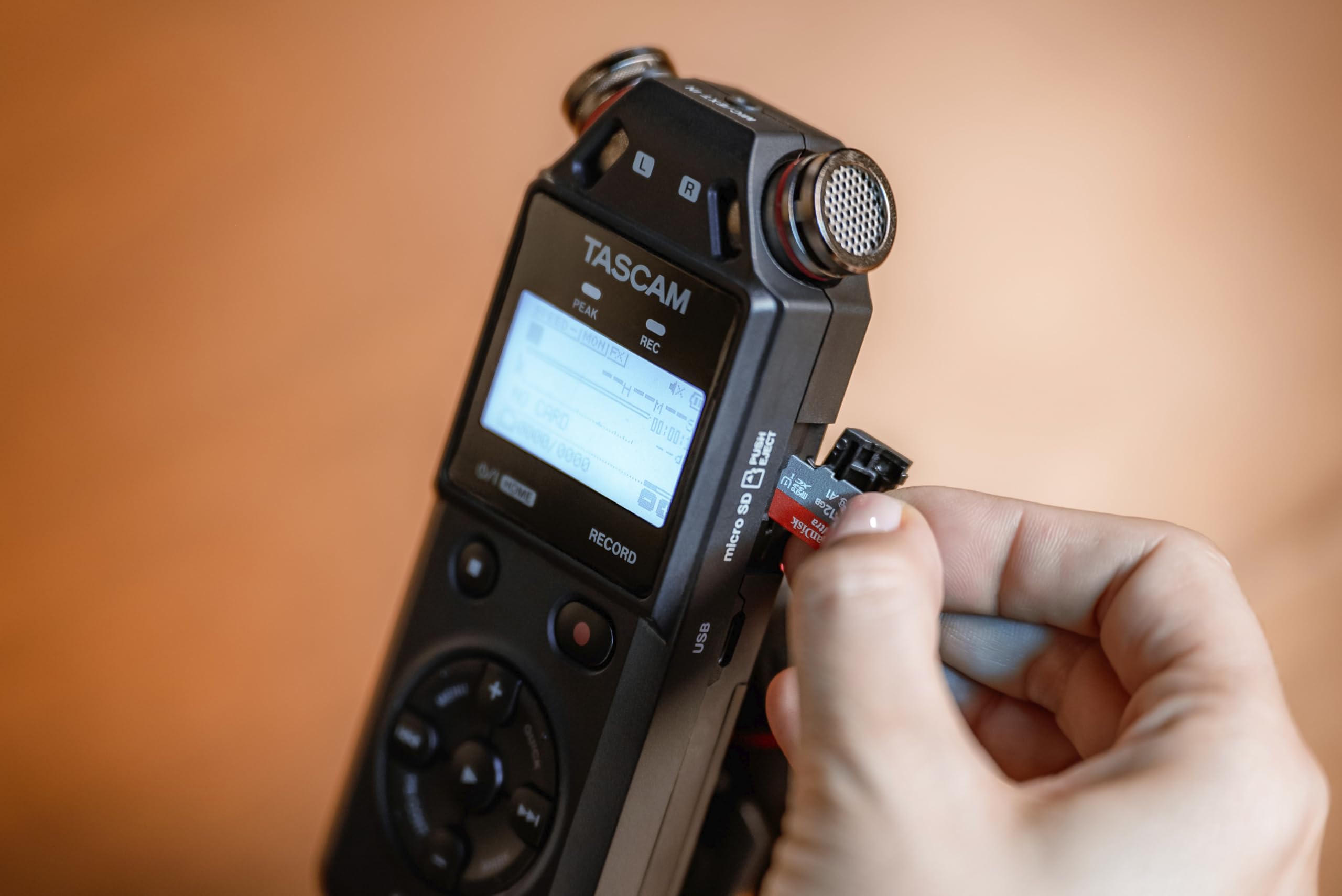Tascam DR-05XP - Registratore portatile portatile a 2 canali a 32 bit con interfaccia audio USB-C