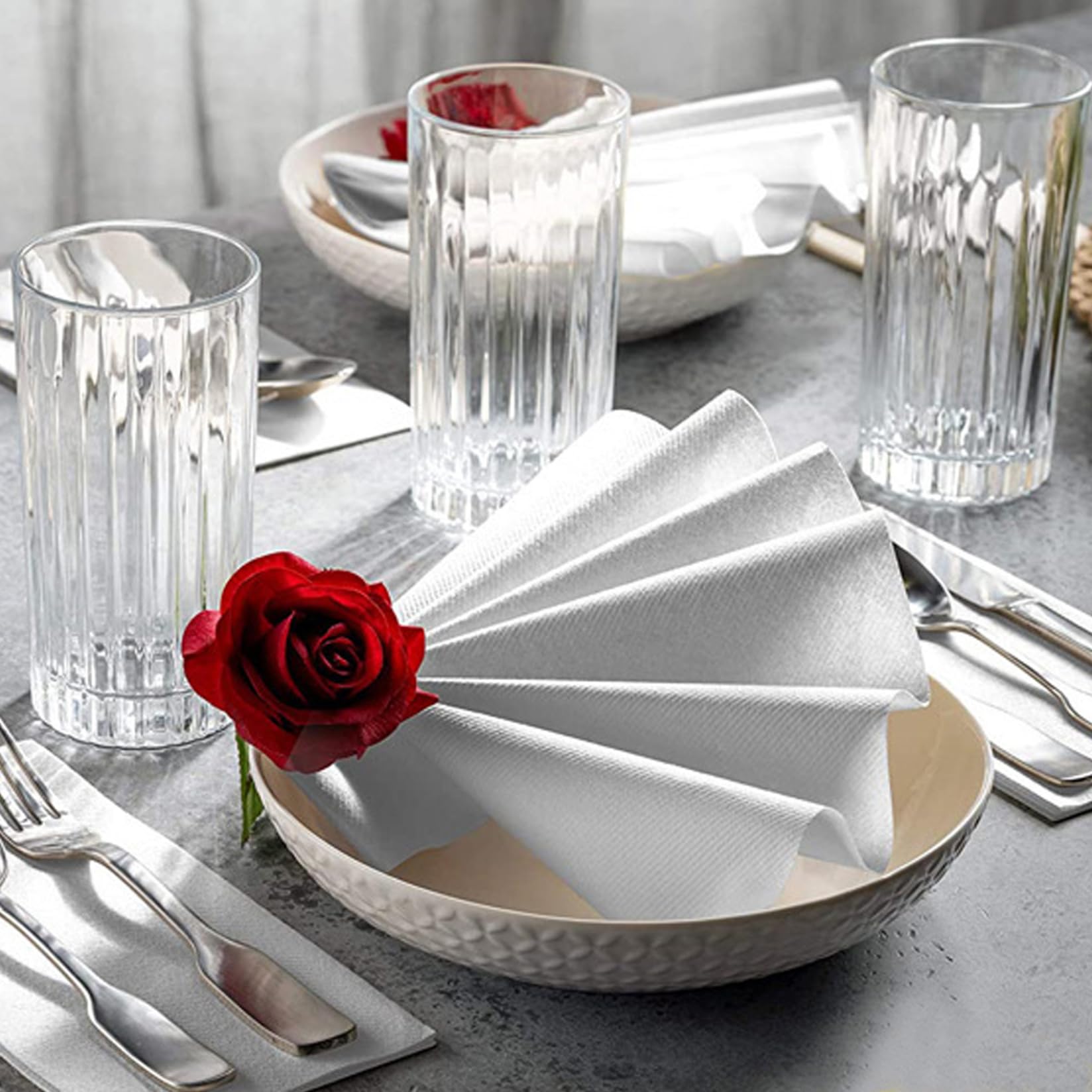 Serviettes en papier, 200 feuilles d'essuie-mains en papier blanc, serviettes jetables douces et absorbantes de 12x17 pouces pour la cuisine