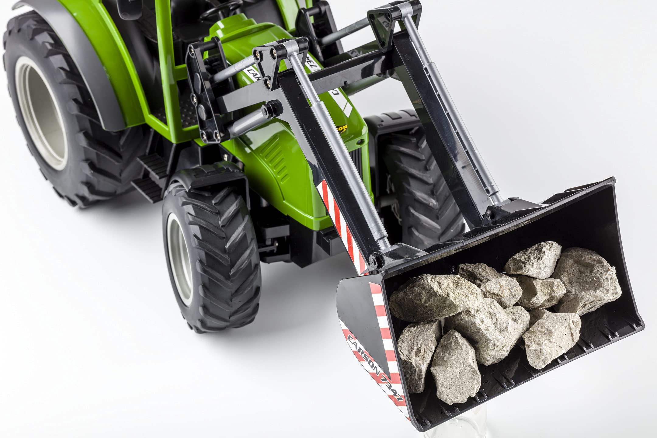 Carson 500907347 Tractor RC con Cargador Frontal 1:16 - Vehículo teledirigido, vehículo agrícola para niños a Partir de 8 años, Apto para Uso en Exteriores, Pilas y Mando a Distancia incluidos