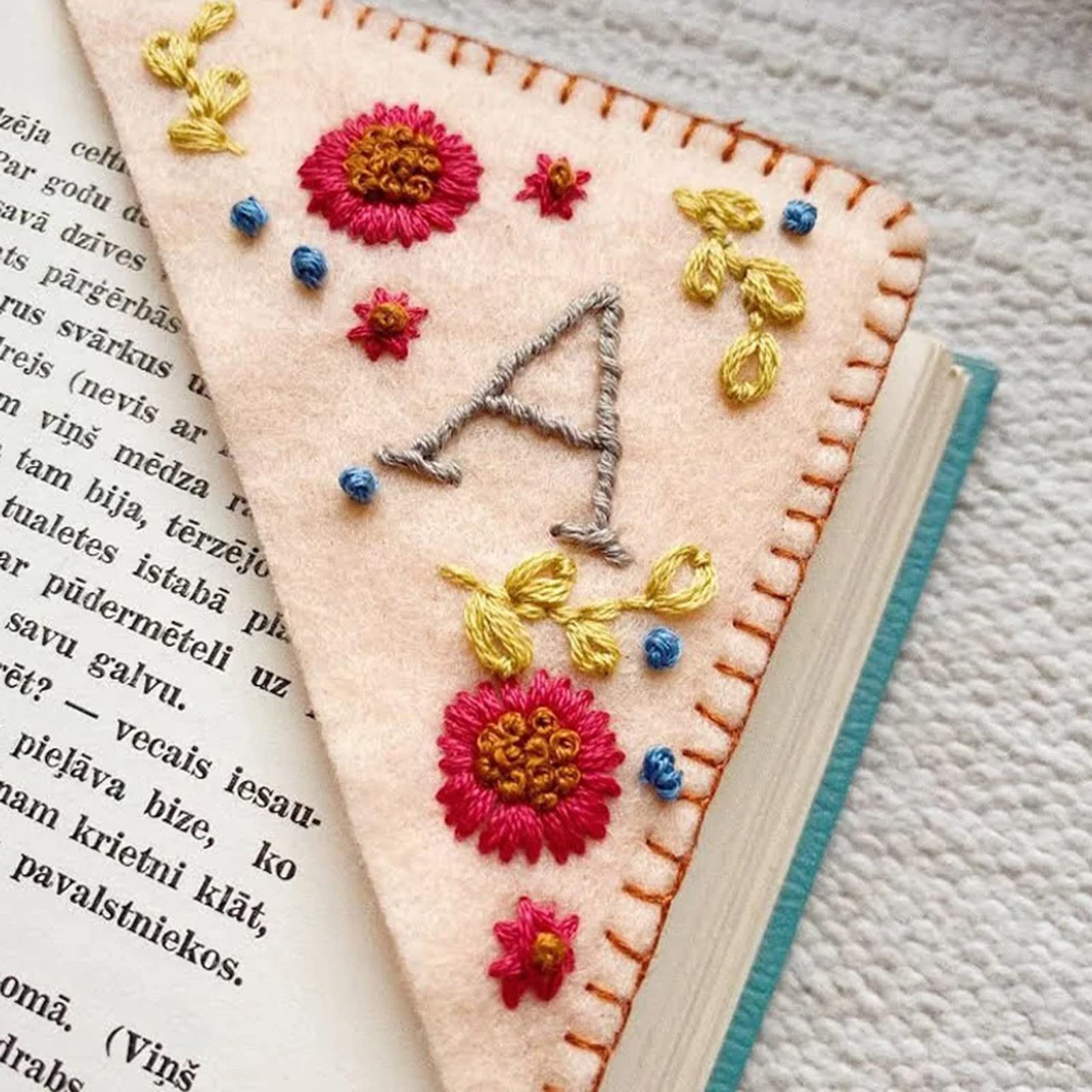 Amazon.co.jp: 名入れ手刺繍ブックコーナーしおり、手縫いフェルト