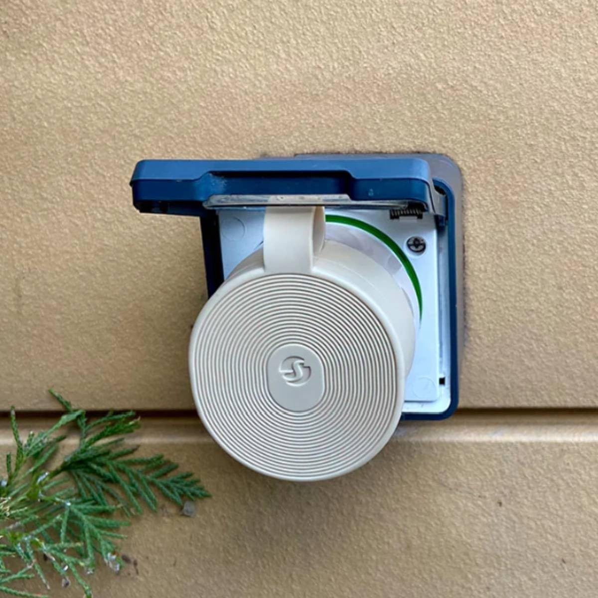 Shelly Outdoor Plug S - Prise connectée extérieure Matter, Type F, 12 A (2500 W), Étanche (IP44), Wi-Fi, Mesure consommation électrique, Compatible avec Apple Homekit, Alexa, Google, SmartThings