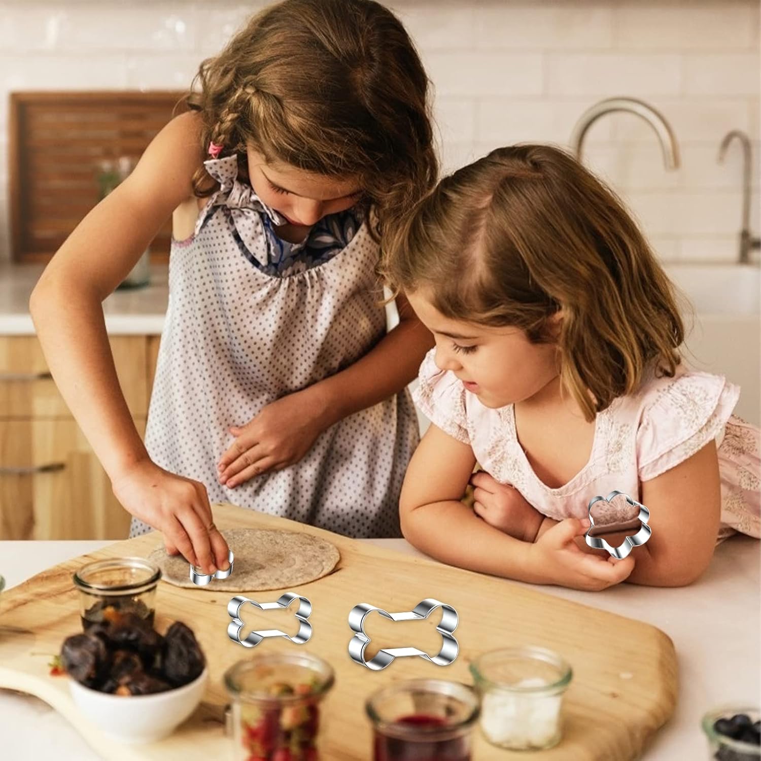 6 PCS Bone and Dog Footprints Cookie Cutters Set, Metal 3 Sizes Dog Bone Footprints Shape Cookie Cutters, Puppy Theme Party Cookie Cutter Dogs Treats Cutters Molds for Homemade Treats and Baking - Image 2