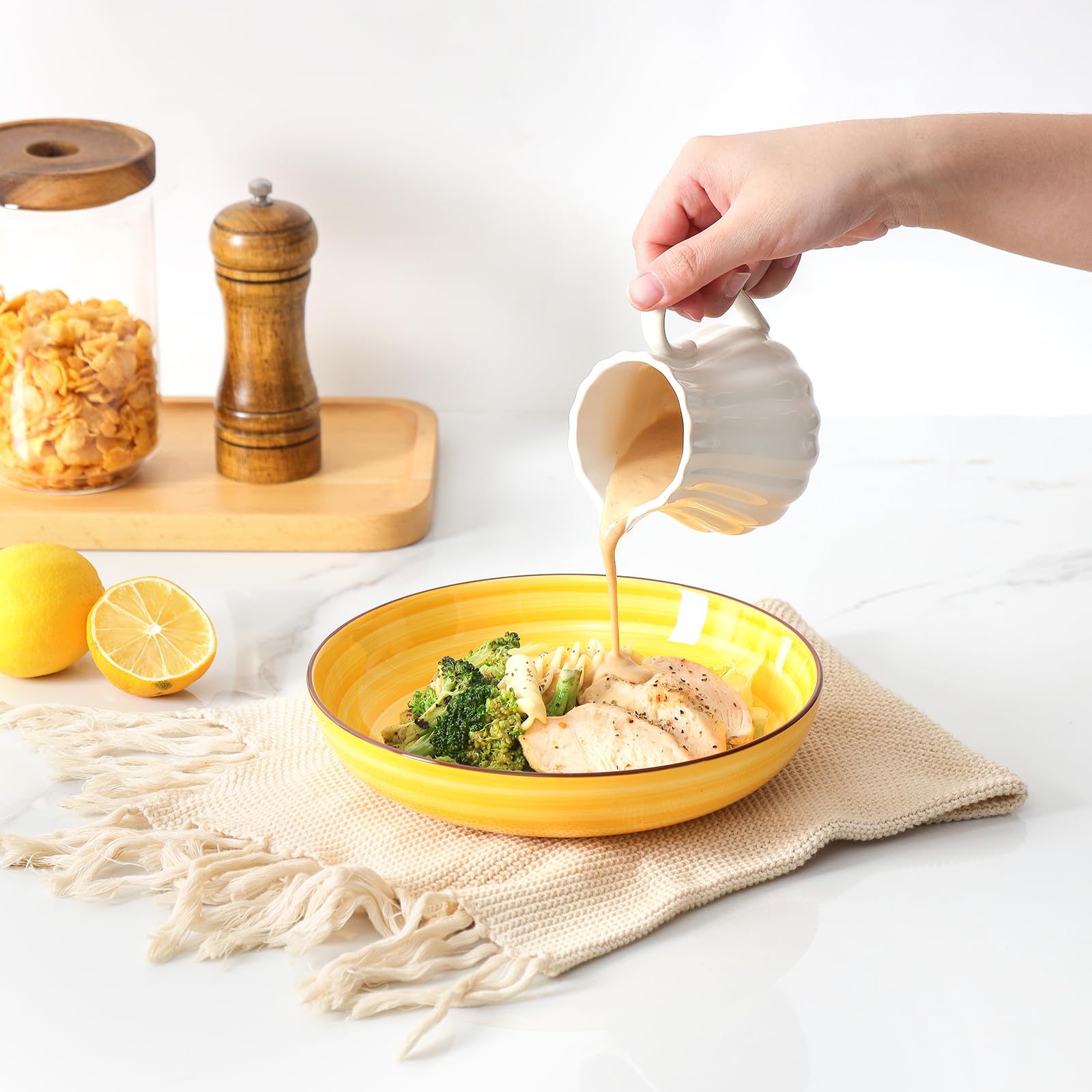 KitchenTour - Juego de 6 cuencos de cerámica para pasta, 26 onzas, cuencos de porcelana colorida de 8 pulgadas, anchos y poco profundos, aptos para lavavajillas y microondas