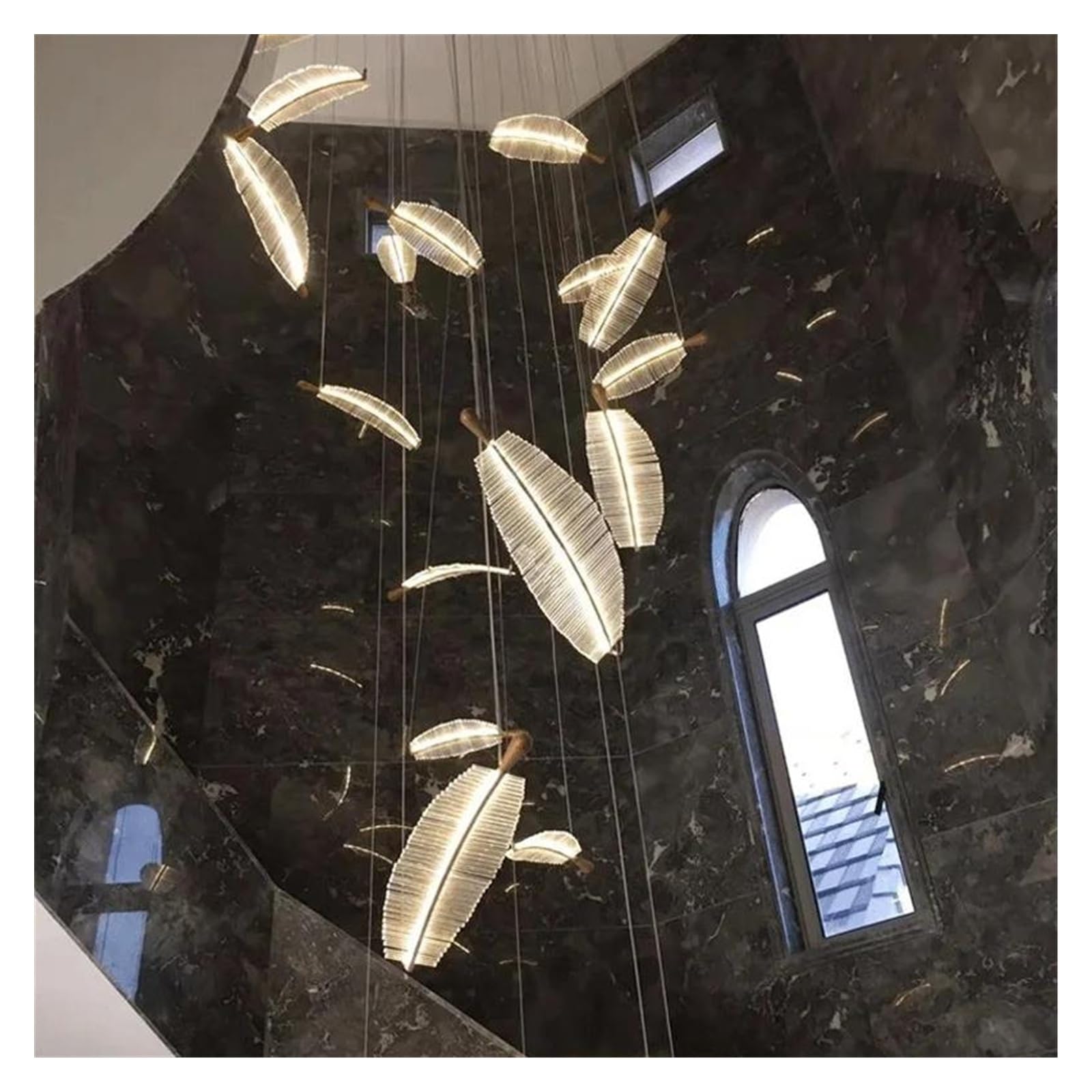 Lámpara de araña LED de Lujo con diseño de Hojas de Cristal y Plumas, iluminación Creativa para escaleras giratorias, Sala de Estar y Comedor (luz cálida, 80 cm de Largo).