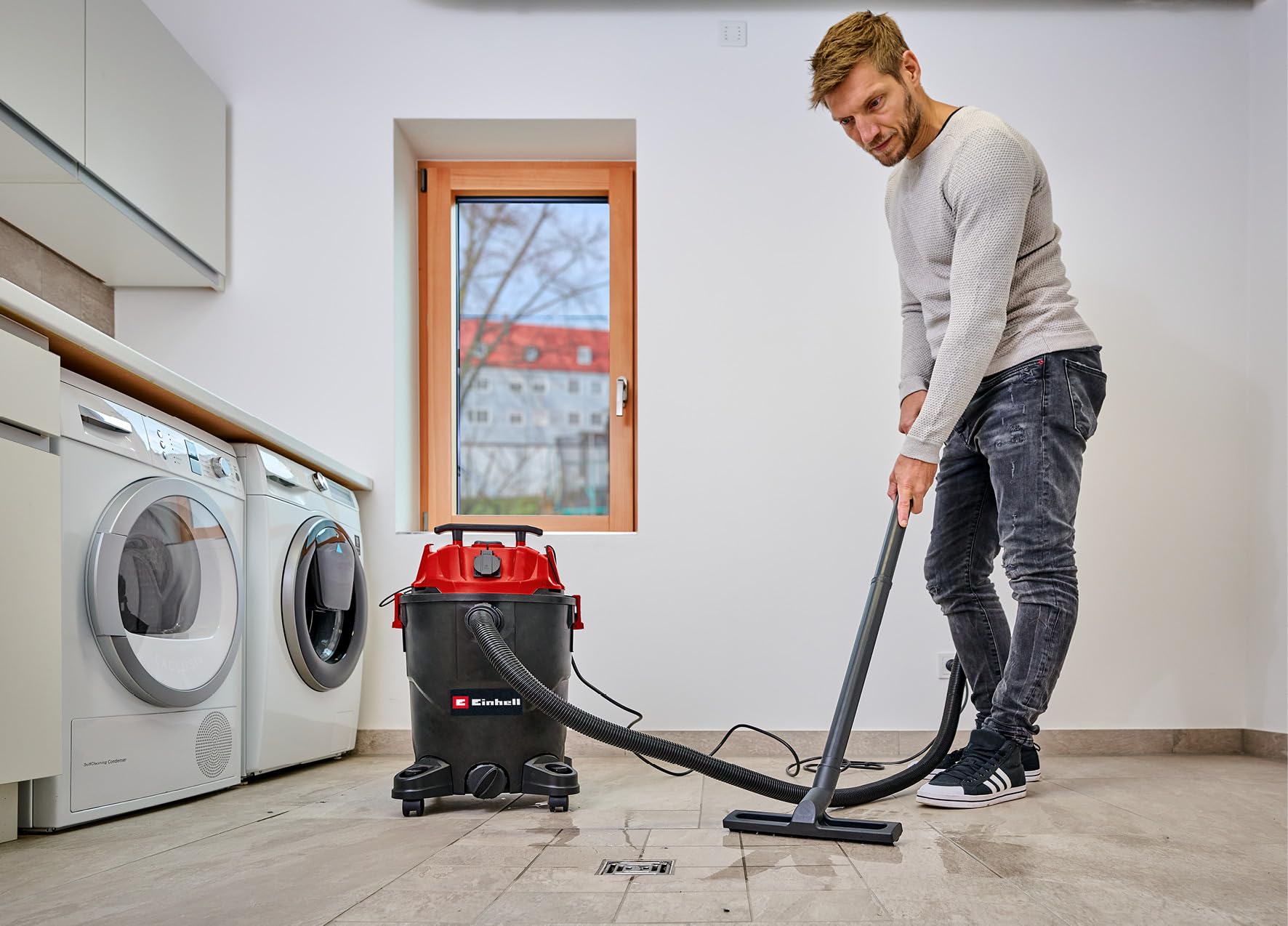 Aspiratore a secco e umido Einhell TC-VC 3055 A (850 Watt, aspirazione 190 mbar, presa automatica, serbatoio di raccolta da 30 litri, maniglia di trasporto, bocchette, filtri e sacco raccogli-sporco) | 850 W, 190 mbar, presa automatica, contenitore di rac