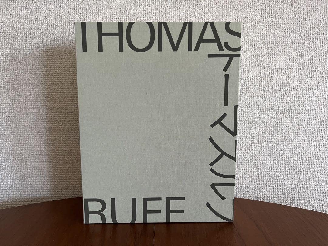 Amazon.co.jp: Thomas Ruff 全作品集 豪華版図録 : おもちゃ