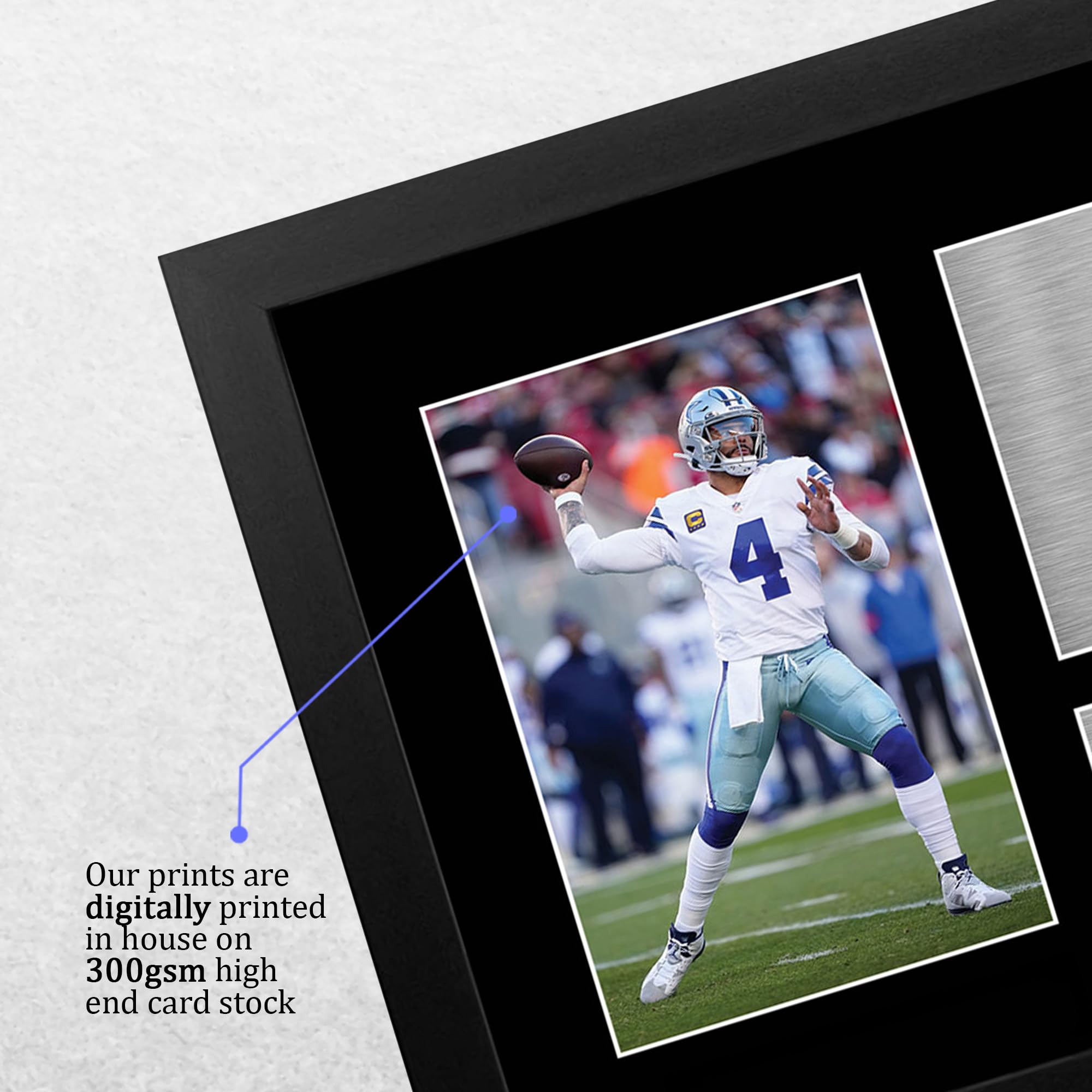 HWC Trading Dak Prescott Dallas Cowboys Geschenkidee: Gedrucktes, signiertes Autogrammfoto für Fans von American-Football-Memorabilia - A4 Gerahmt