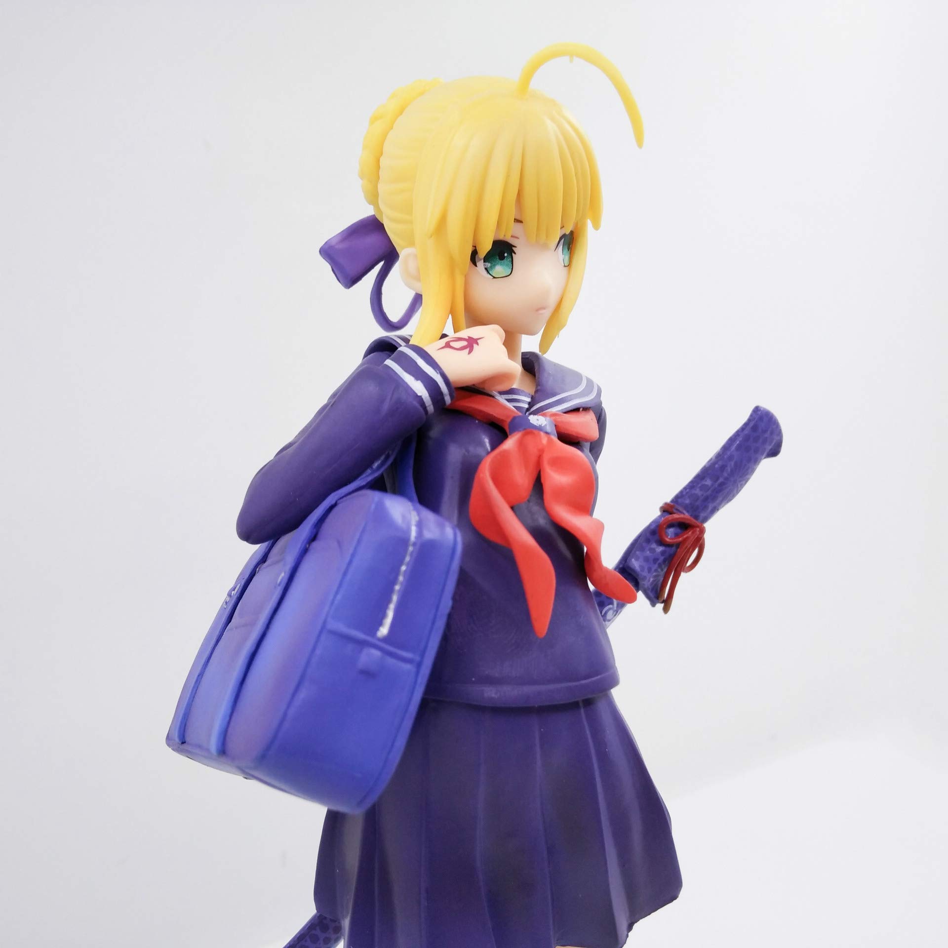 Amazon.co.jp: アルトリア・ペンドラゴン制服アニメフィギュア美少女